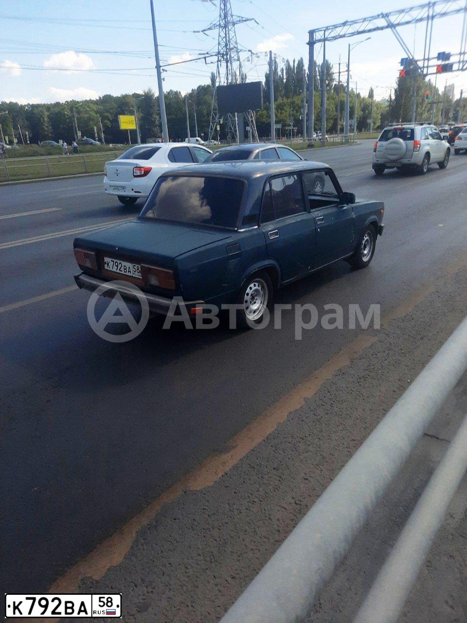 Фото автомобиля LADA 2105, 1999 — госномер А556ТХ763. Цвет: Темно-синий