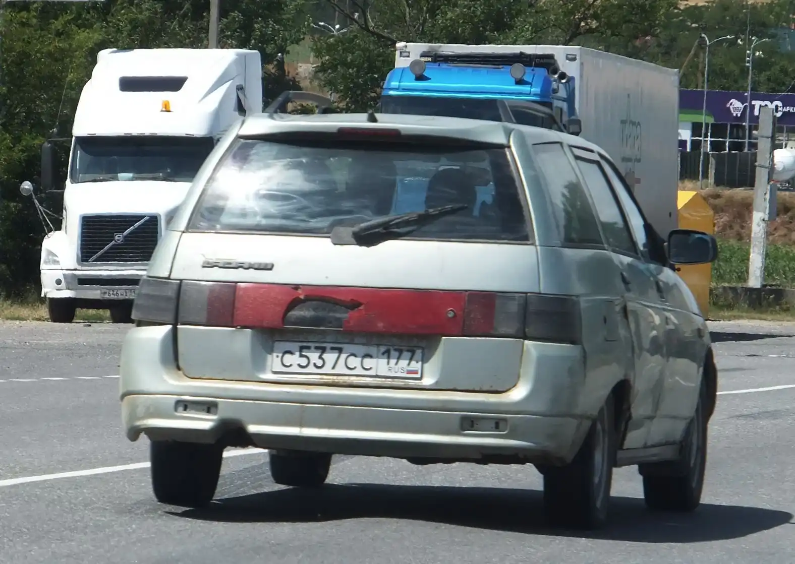 Фото автомобиля LADA 2111, 2005 — госномер С537СС177. Цвет: СВЕТЛО-ЗЕЛЕНЫЙ