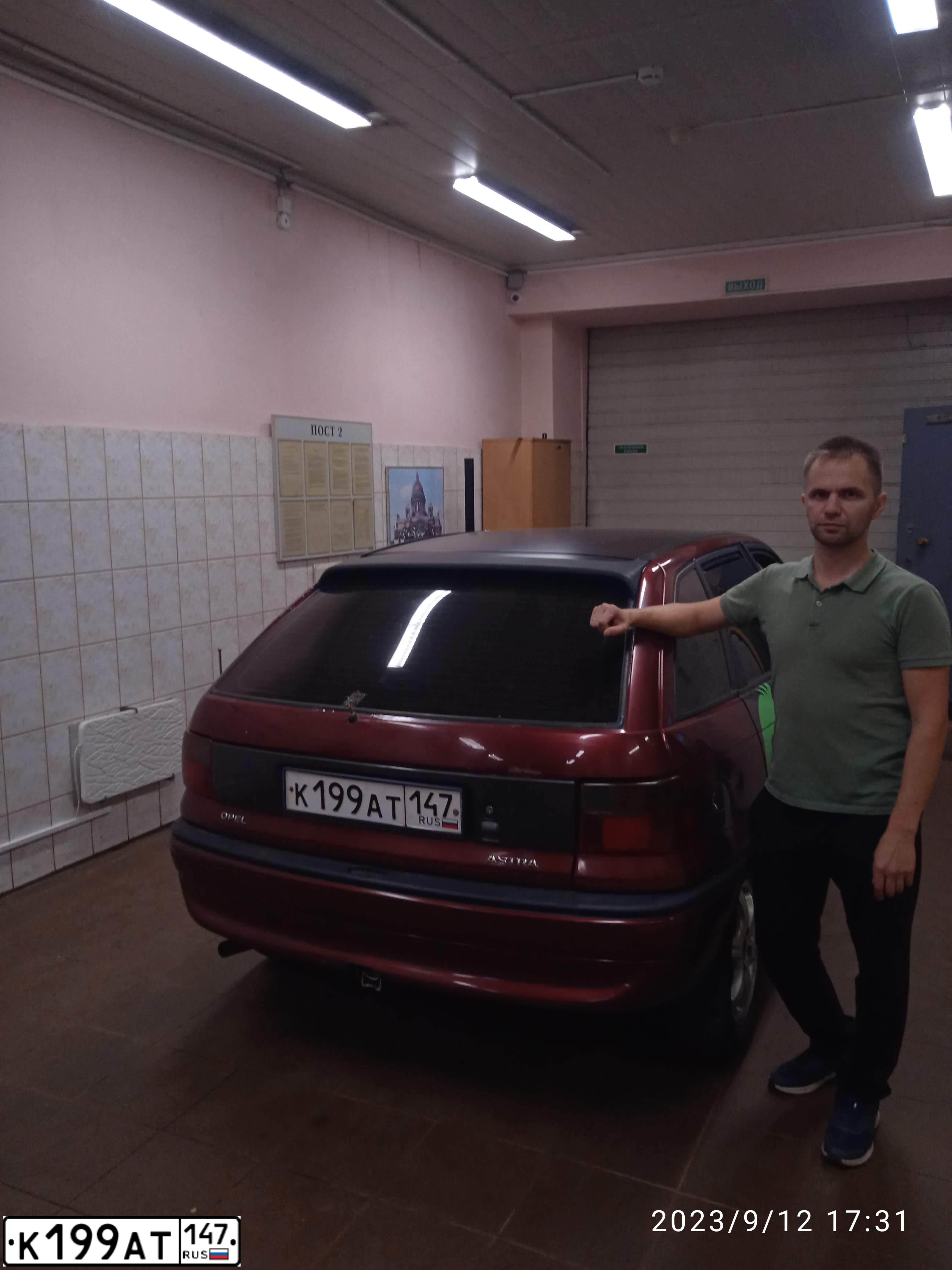 Фото автомобиля OPEL ASTRA, 1997 — госномер С494РУ40. Цвет: КРАСНЫЙ ТЕМНЫЙ