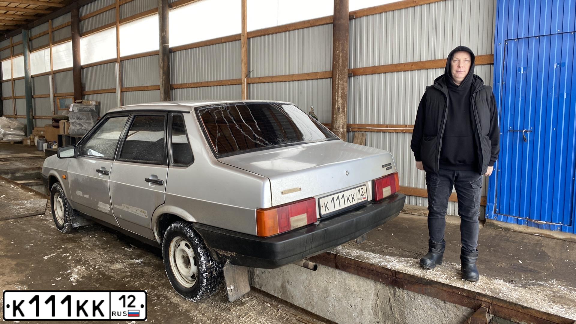 Фото автомобиля LADA 2109 SAMARA, 2002 — госномер К111КК12. Цвет: СВЕТЛО-СЕРЕБР.МЕТАЛЛ