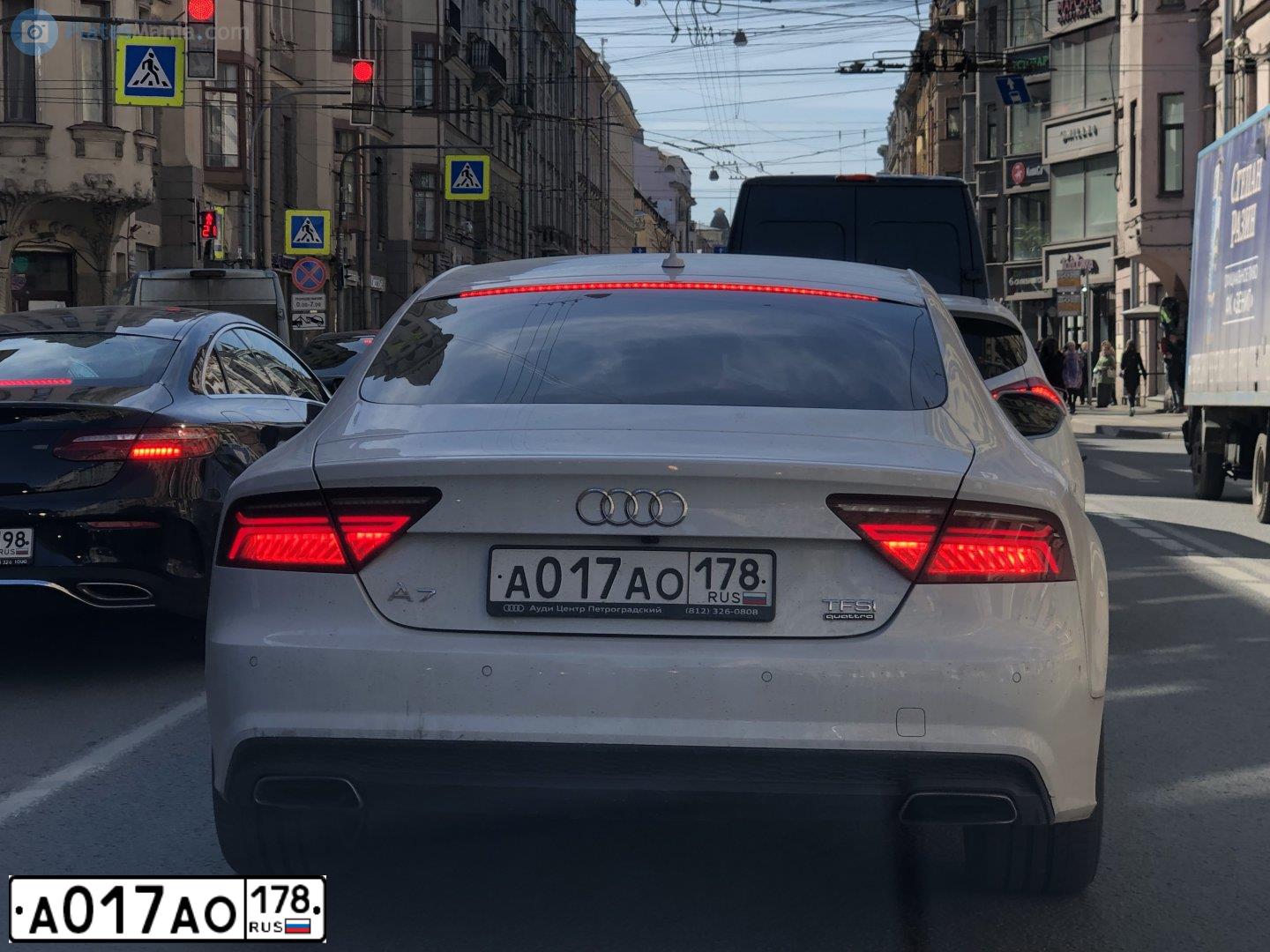 Фото автомобиля AUDI Q7, 2011 — госномер Н747ХР799. Цвет: Коричневый