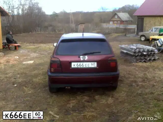 Фото автомобиля VOLKSWAGEN GOLF, 1994 — госномер Н441ХУ77. Цвет: ТЕМНО-КРАСНЫЙ