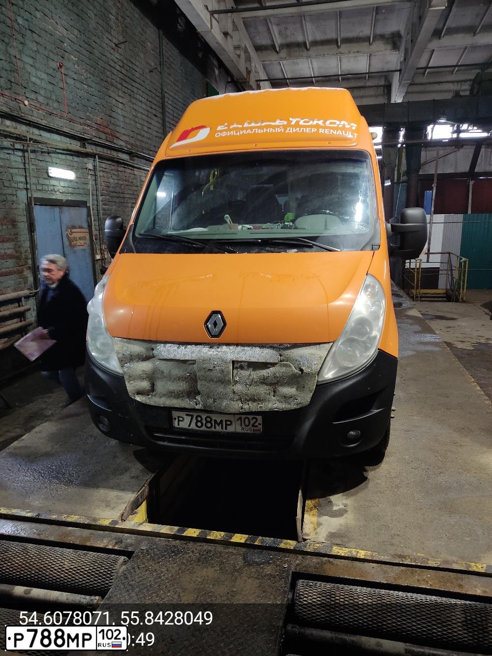 Фото автомобиля RENAULT MASTER, 2013 — госномер Р788МР102. Цвет: ОРАНЖЕВЫЙ