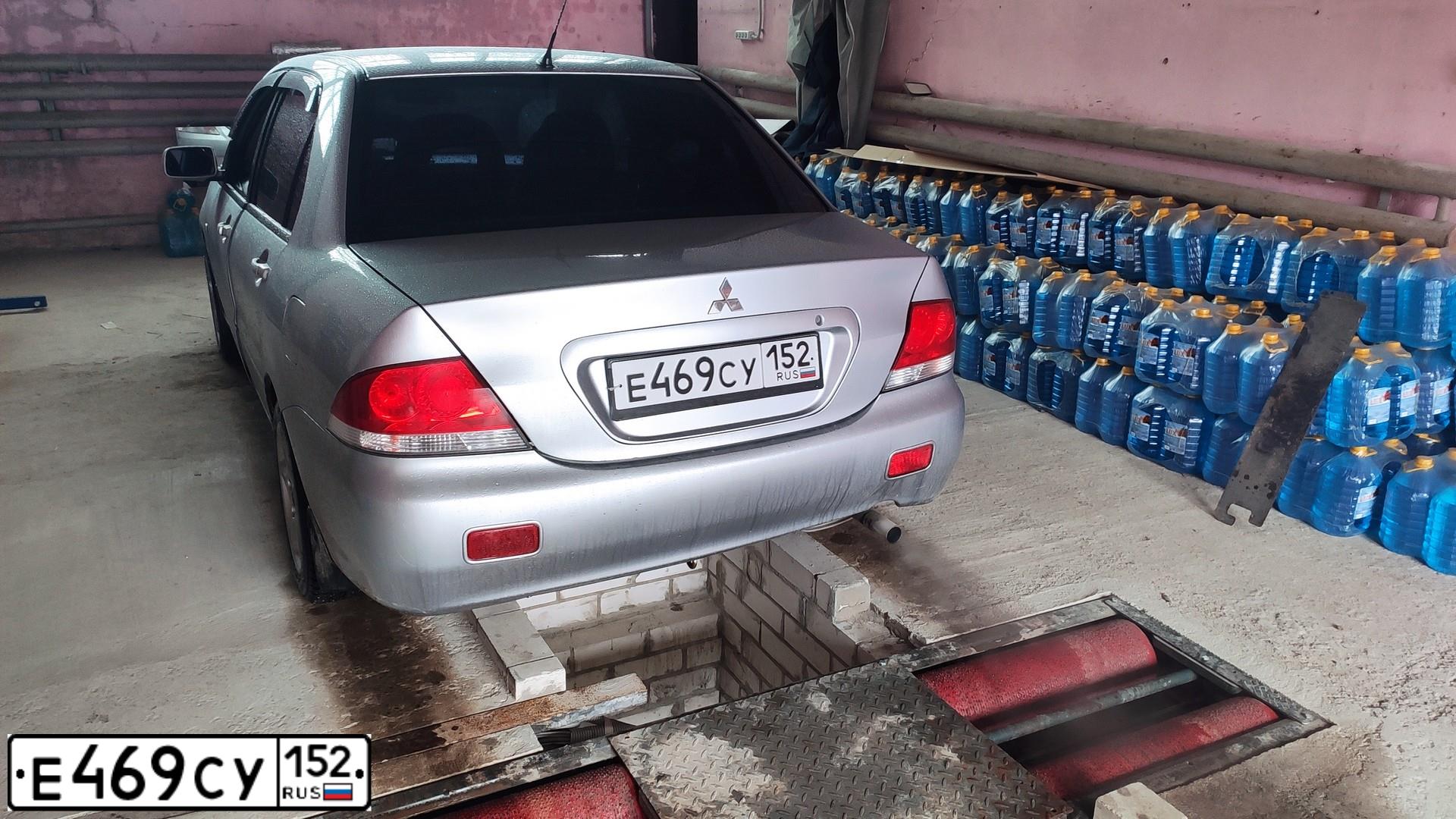 Фото автомобиля MITSUBISHI LANCER, 2003 — госномер Е469СУ152. Цвет: СВЕТЛО-СЕРЫЙ