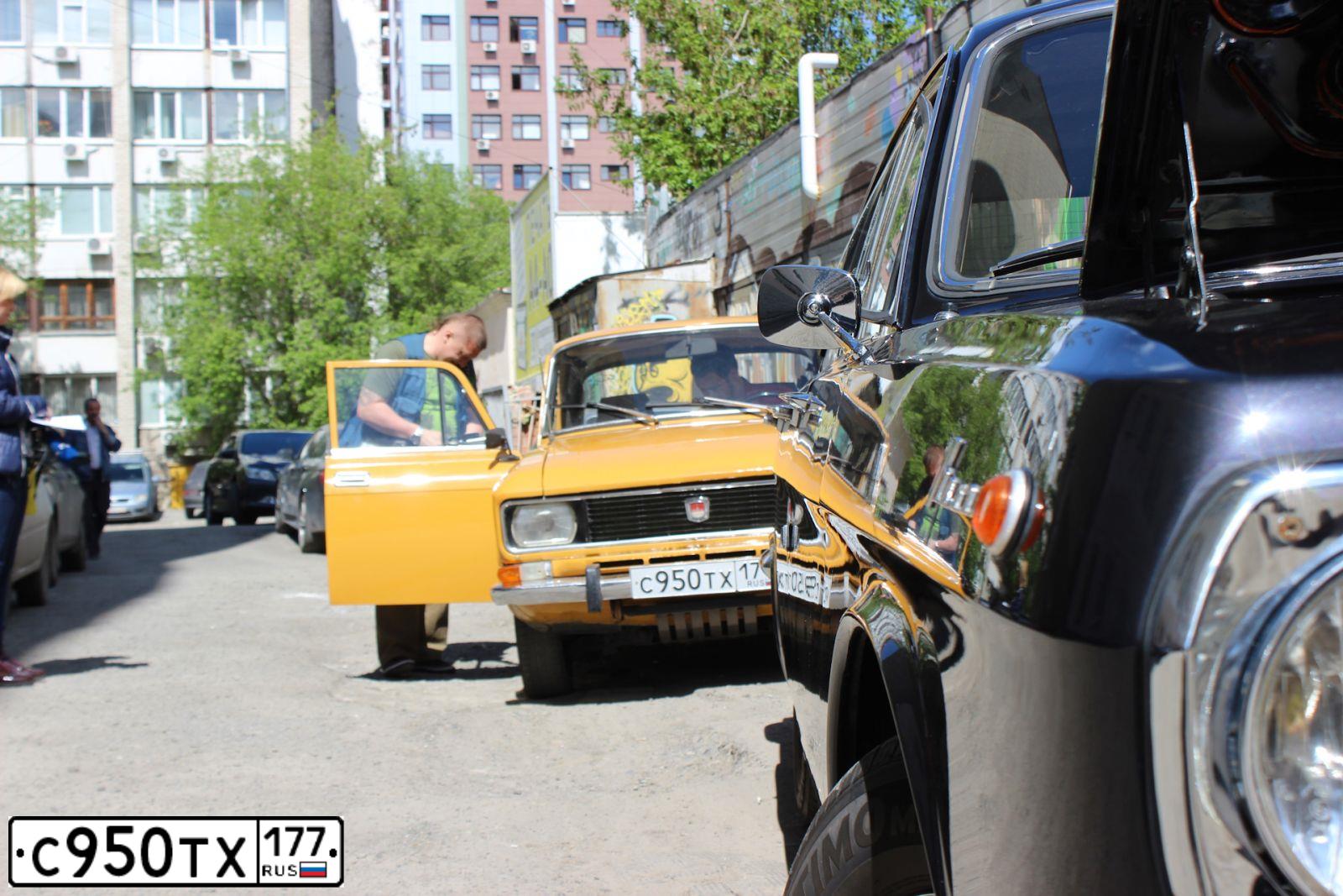 Фото автомобиля BMW 116I, 2006 — госномер О599ВХ550. Цвет: СЕРЫЙ