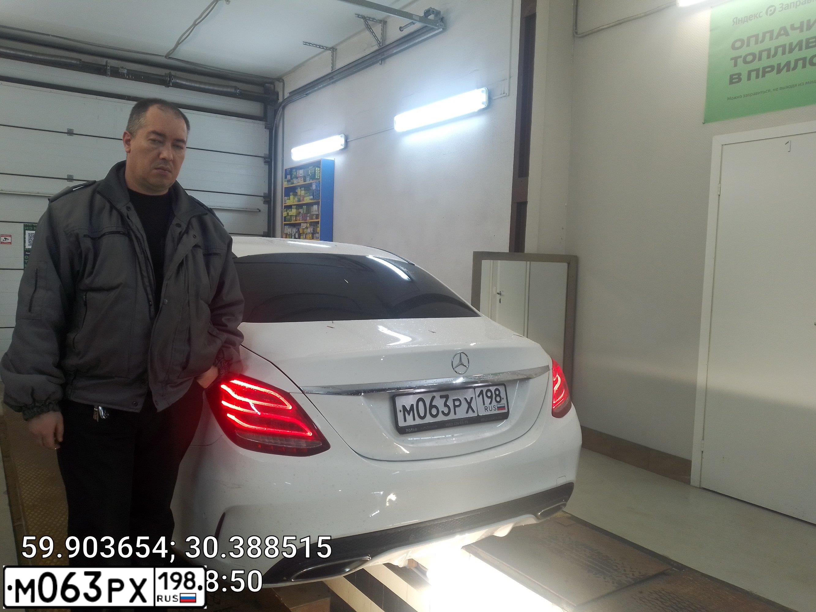 Фото автомобиля MERCEDES-BENZ C250, 2014 — госномер С144ОМ198. Цвет: Белый