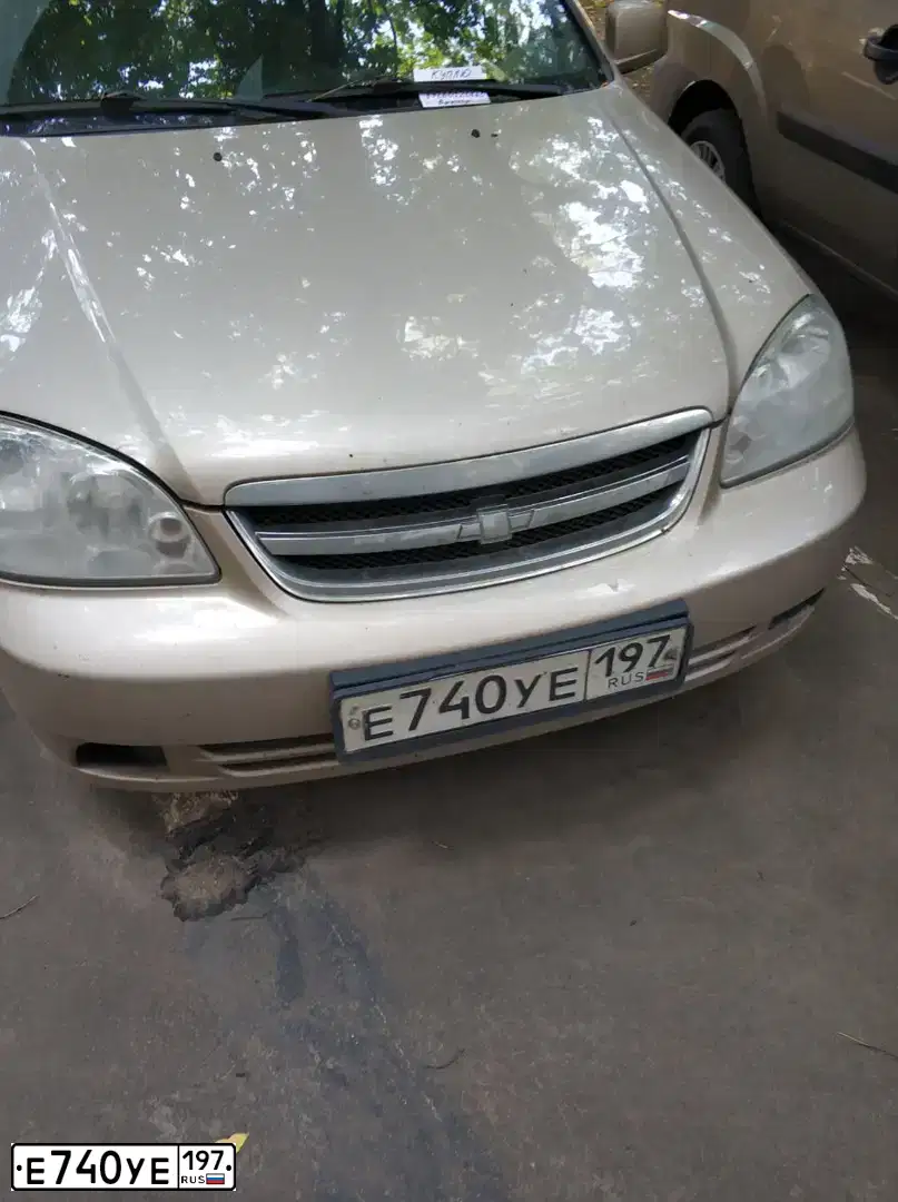 Фото автомобиля CHEVROLET LACETTI, 2012 — госномер Е740УЕ197. Цвет: БЕЖЕВЫЙ