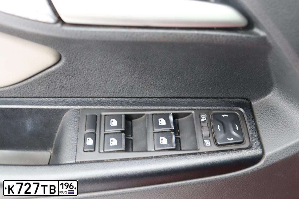 Фото автомобиля LADA VESTA, 2018 — госномер К727ТВ196. Цвет: КРАСНЫЙ
