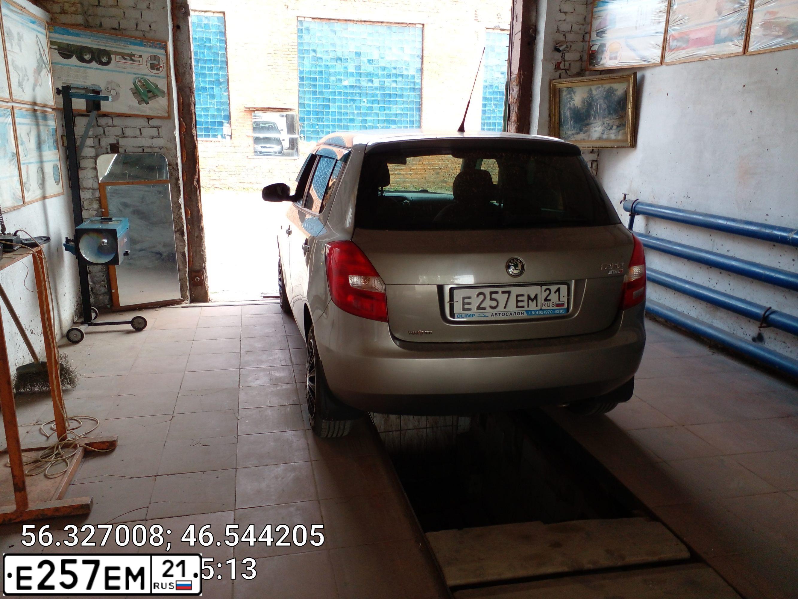 Фото автомобиля SKODA FABIA, 2010 — госномер Е257ЕМ21. Цвет: Серый