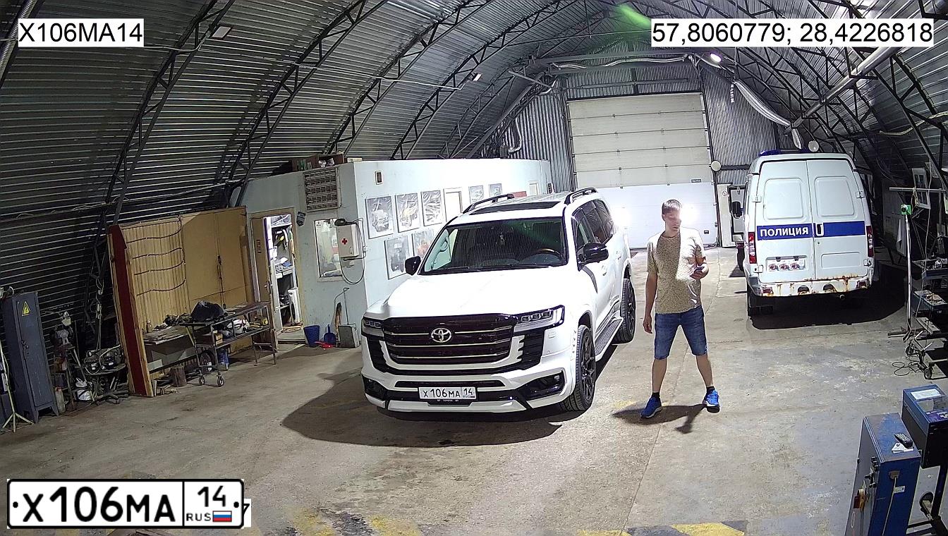 Фото автомобиля TOYOTA LANDCRUISER 200, 2014 — госномер Т777ЕА14. Цвет: Белый