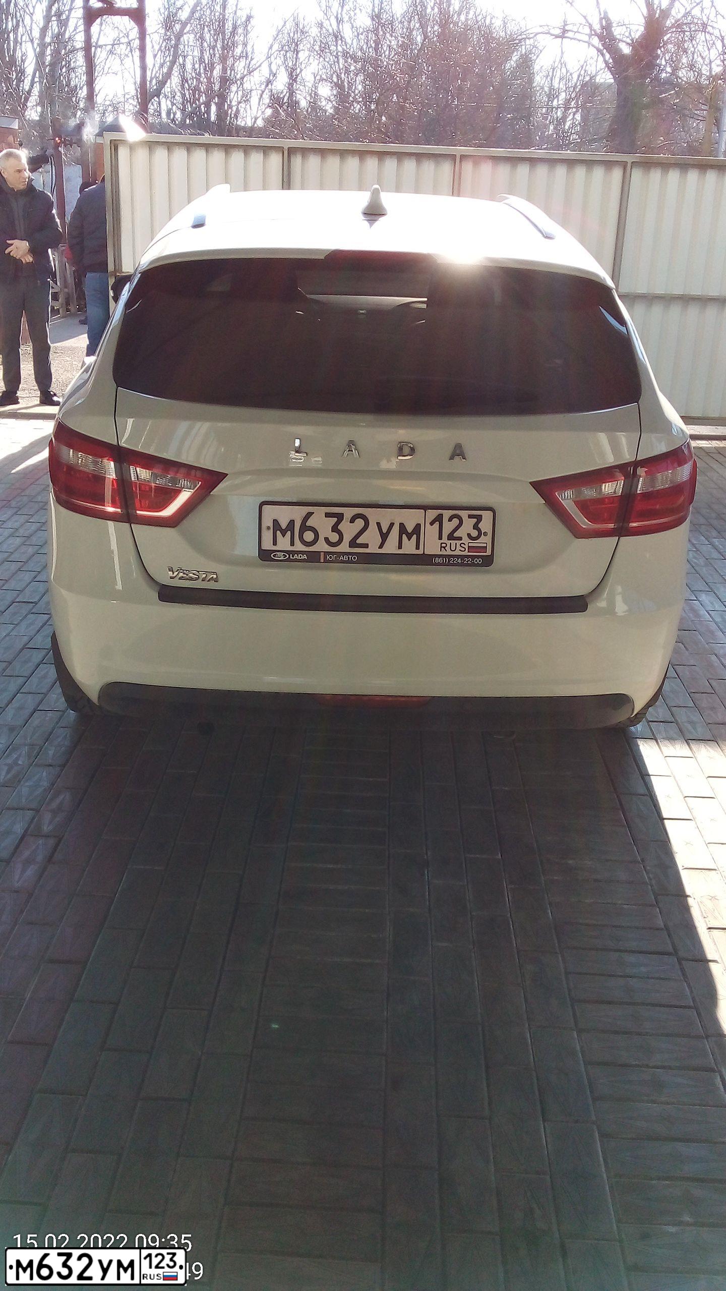 Фото автомобиля LADA VESTA, 2018 — госномер М632УМ123. Цвет: Белый