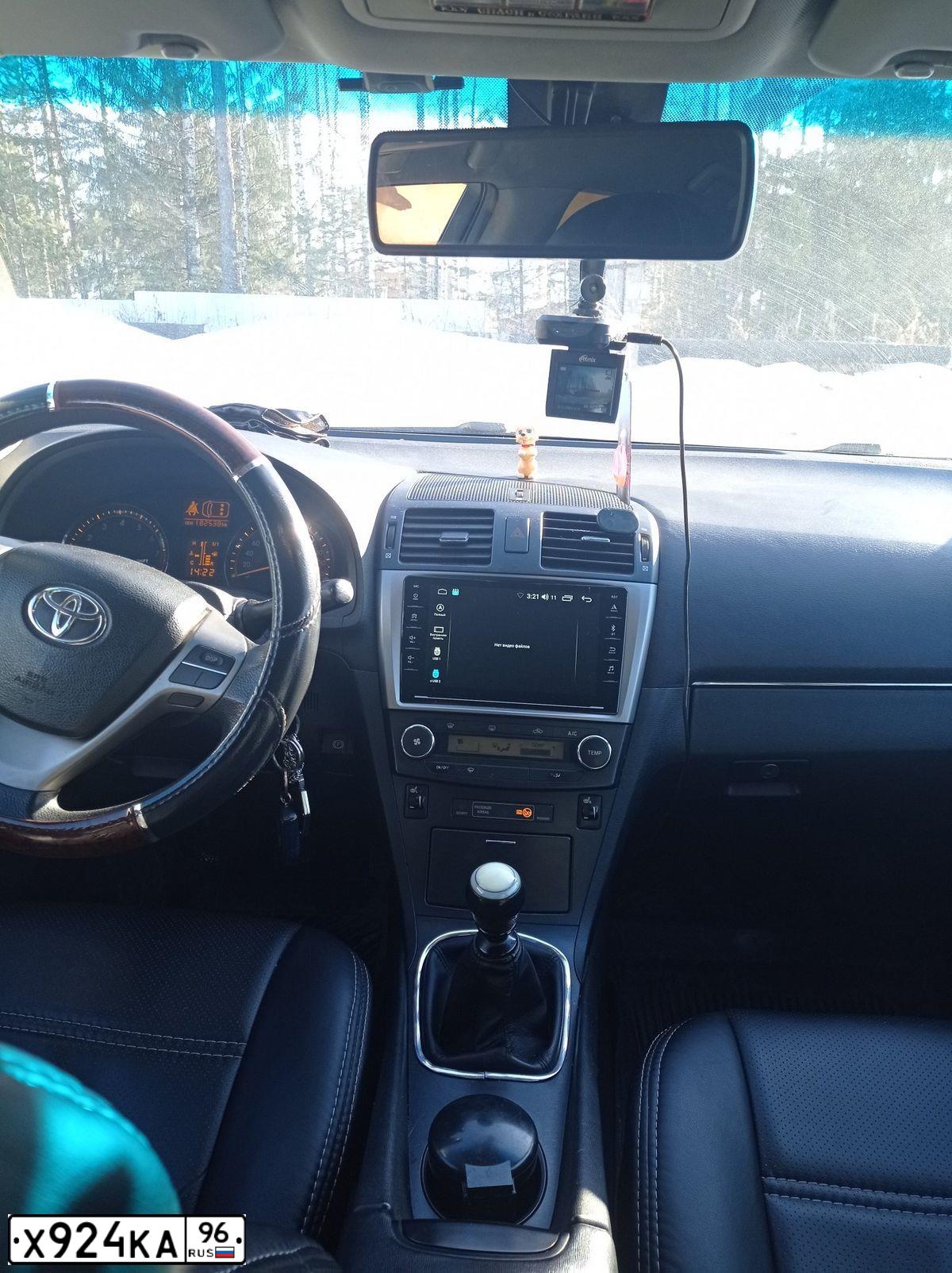 Фото автомобиля TOYOTA AVENSIS, 2009 — госномер Р348УР196. Цвет: СЕРО-ЗЕЛЕНЫЙ