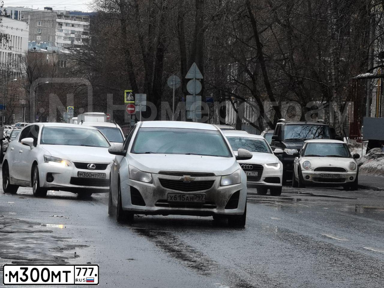 Фото автомобиля LEXUS CT, 2011 — госномер М300МТ777. Цвет: ЖЕМЧУЖНО-БЕЛЫЙ