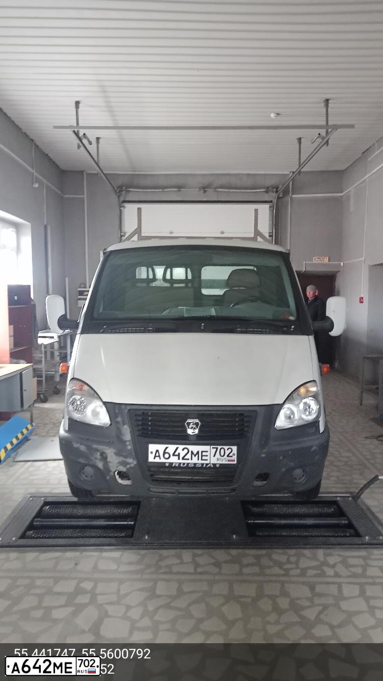 Фото автомобиля GAZ 3302 GAZEL, 2005 — госномер А642МЕ702. Цвет: Белый
