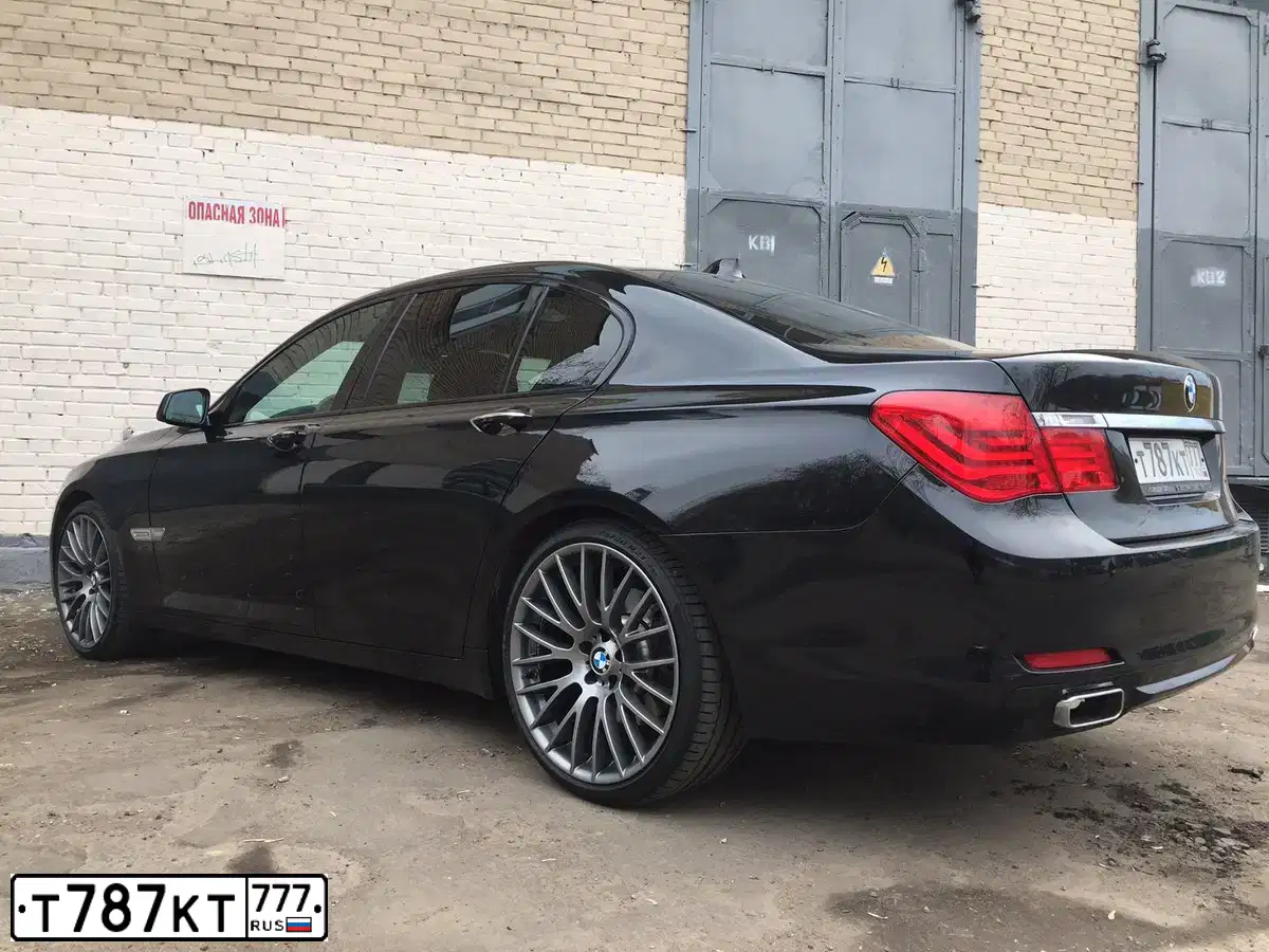 Фото автомобиля BMW SERIE 7, 2011 — госномер Т415ЕВ39. Цвет: ЧЕРНЫЙ