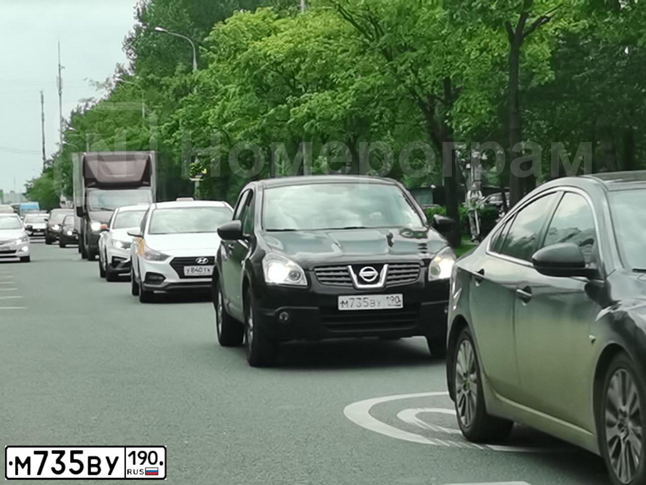 Фото автомобиля NISSAN QASHQAI, 2008 — госномер М735ВУ190. Цвет: ЧЕРНЫЙ