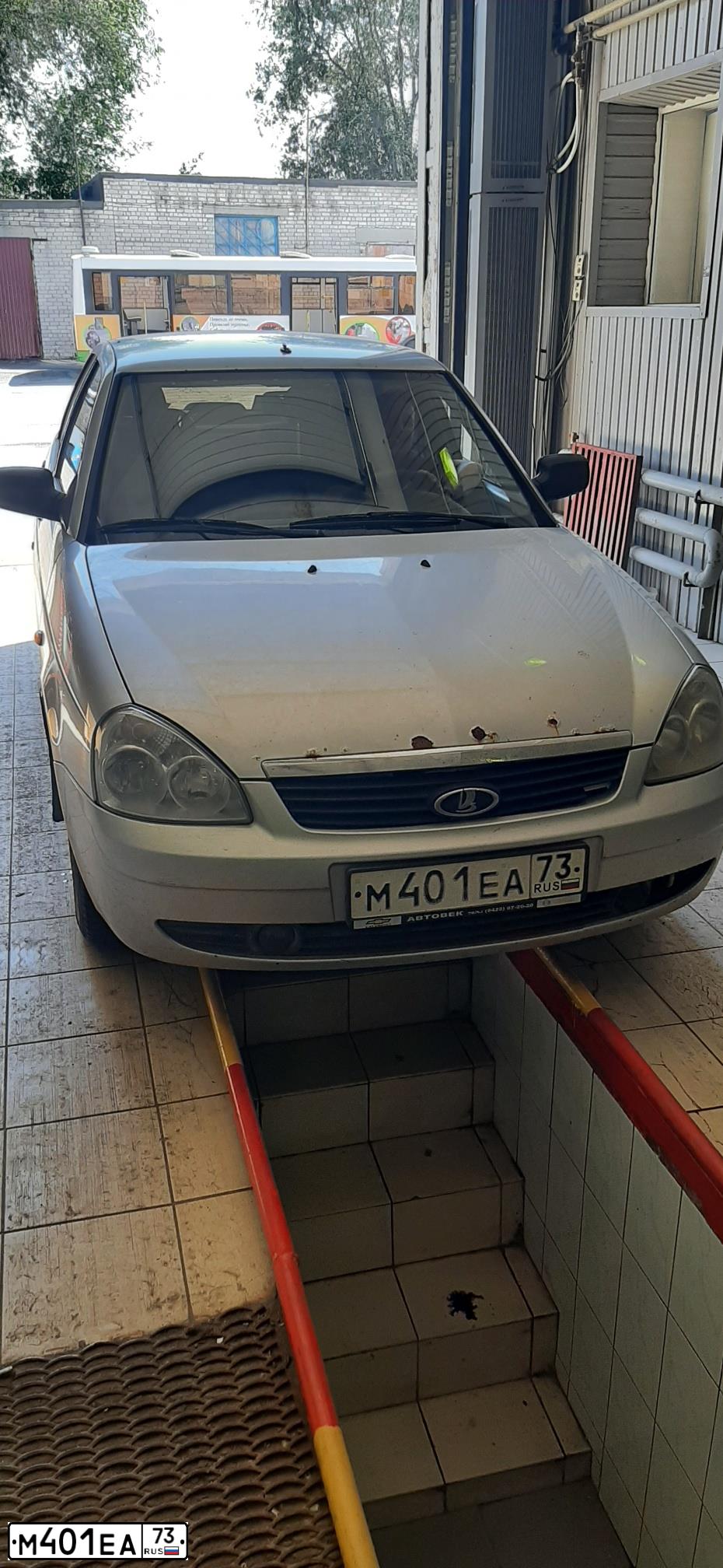 Фото автомобиля LADA 2170 PRIORA, 2010 — госномер М401ЕА73. Цвет: СЕРЫЙ СВЕТЛЫЙ