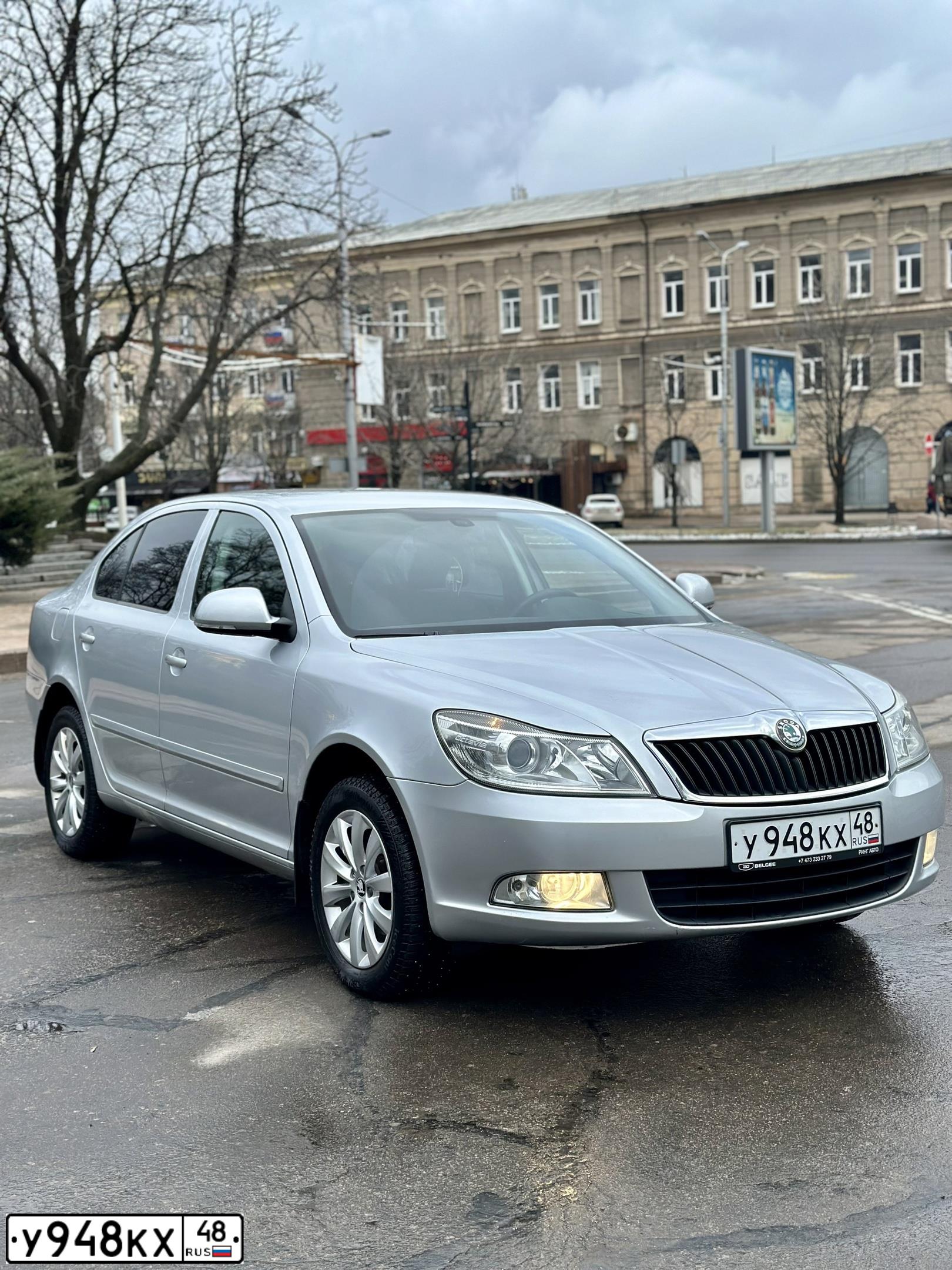 Фото автомобиля SKODA OCTAVIA, 2011 — госномер Е222УР71. Цвет: СЕРЕБРИСТЫЙ