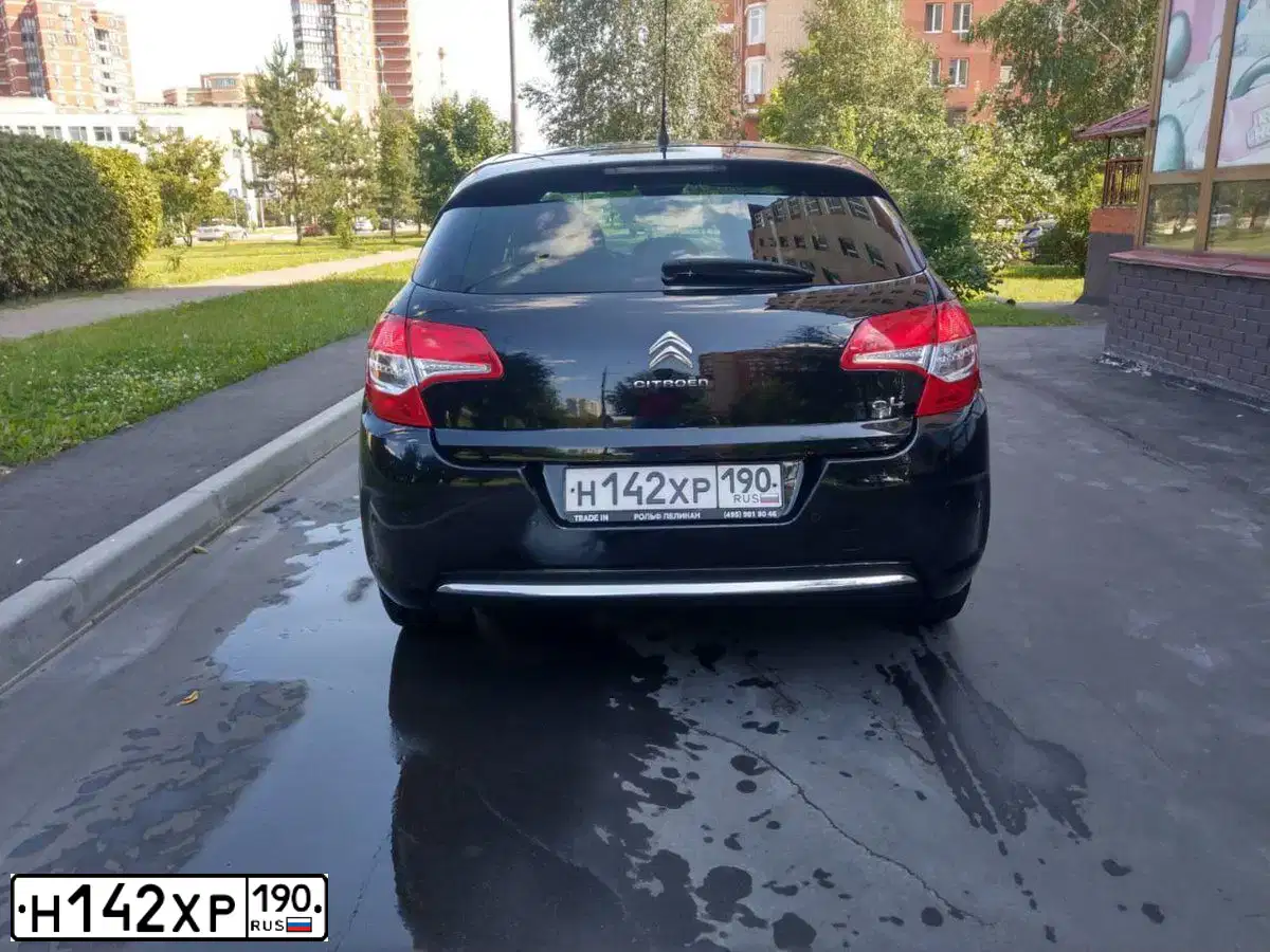 Фото автомобиля CITROEN C4, 2012 — госномер Н142ХР190. Цвет: ЧЕРНЫЙ