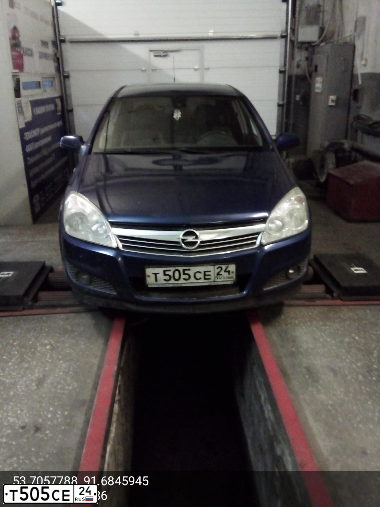 Фото автомобиля OPEL Astra H special saloon, 2008 — госномер Т505СЕ24