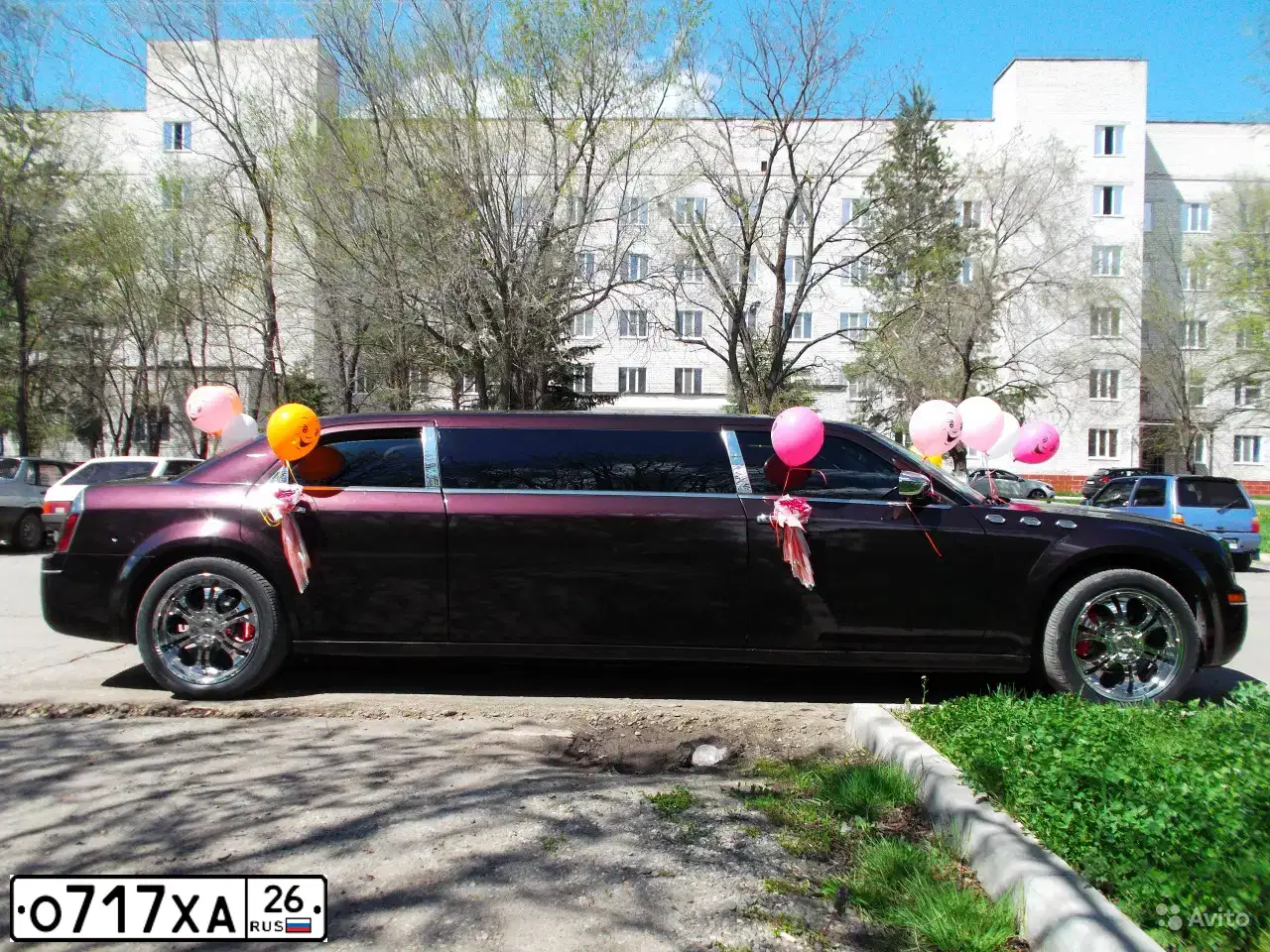 Фото автомобиля CHRYSLER SERIE 300, 2004 — госномер О930МО45. Цвет: ТЕМНО-ВИШНЕВЫЙ
