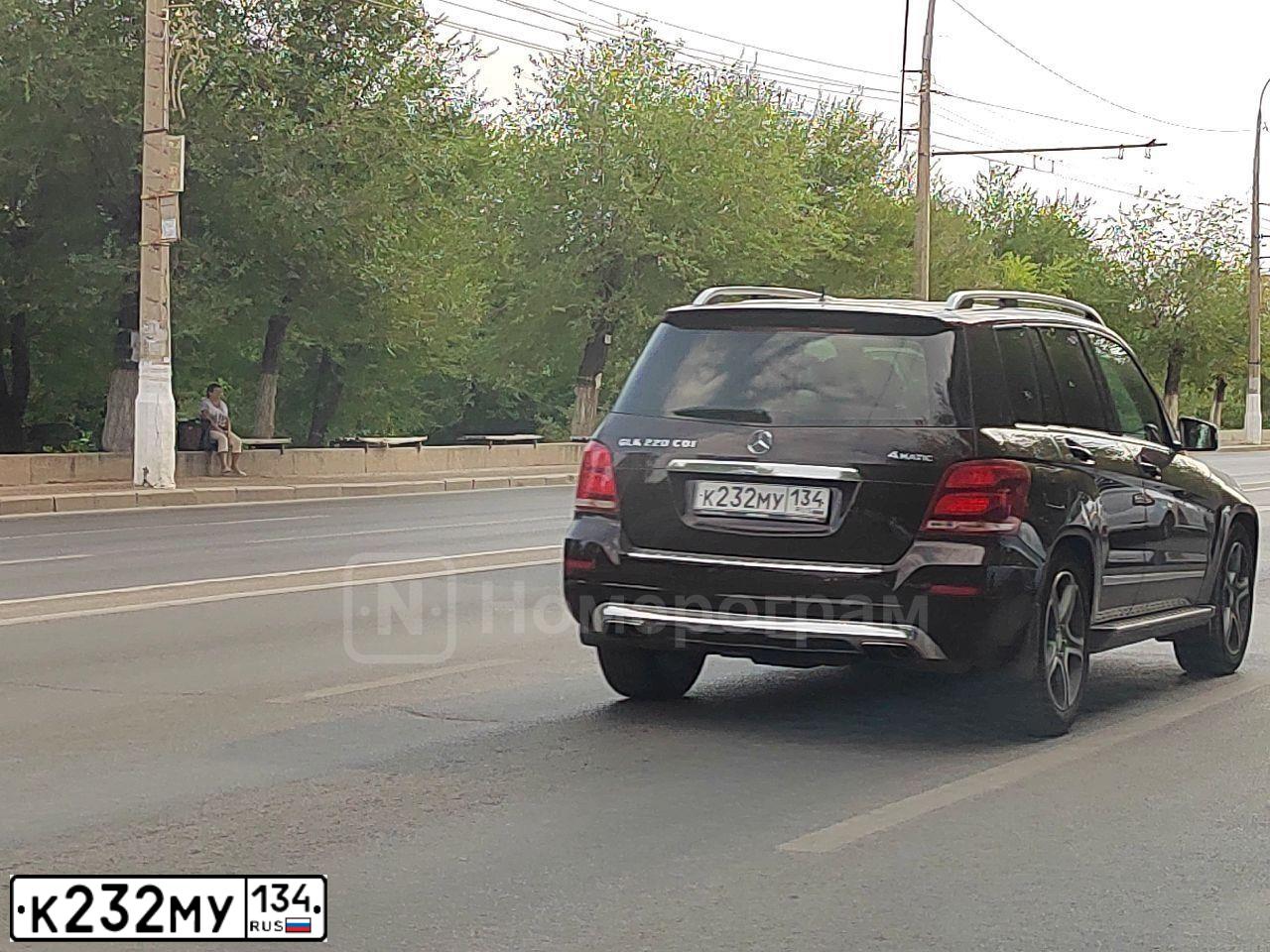 Фото автомобиля MERCEDES GLK-KLASSE, 2013 — госномер К232МУ134. Цвет: Коричневый