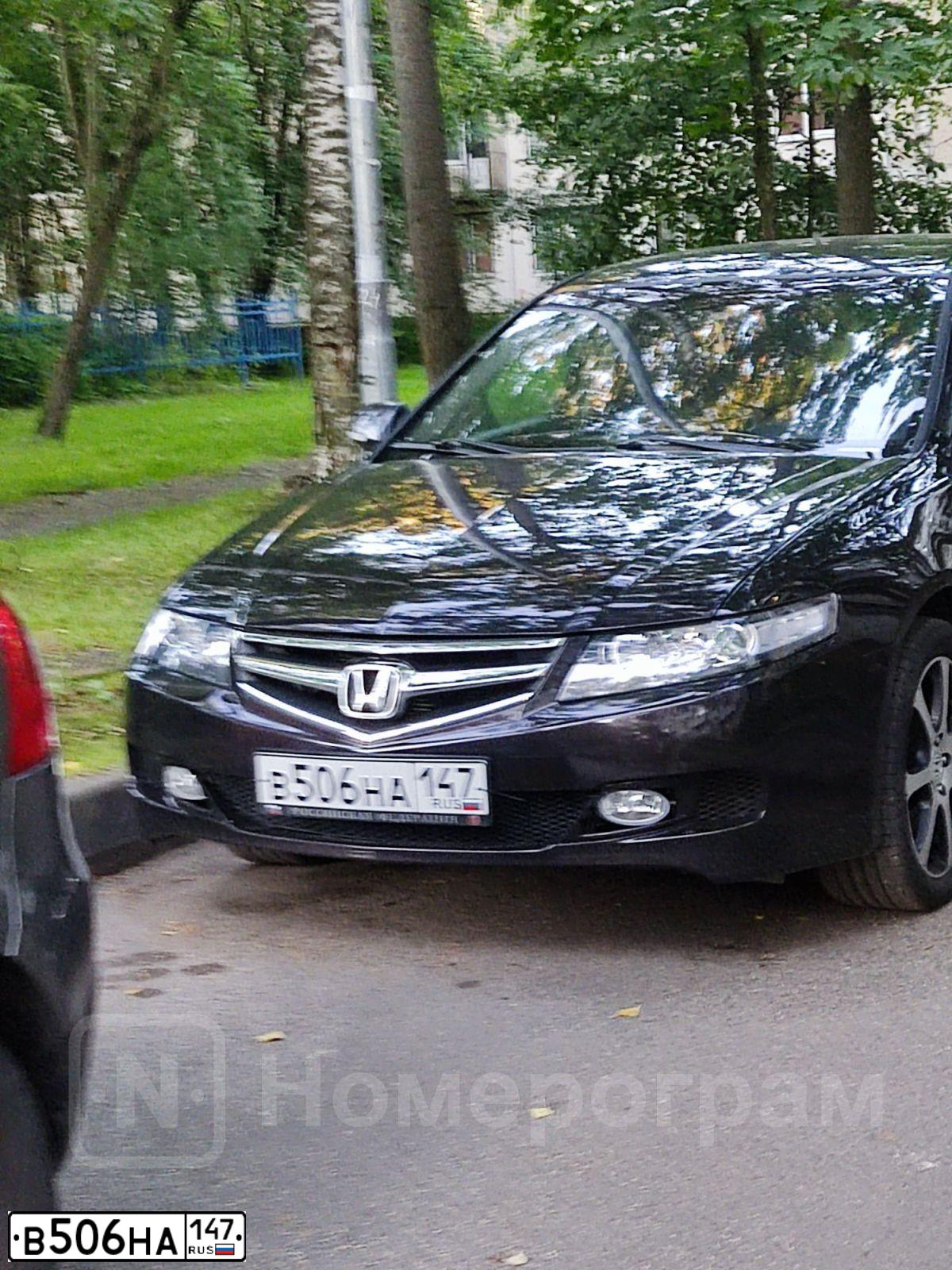 Фото автомобиля HONDA ACCORD, 2006 — госномер О566ОК196. Цвет: ТЕМНО-КОРИЧНЕВЫЙ