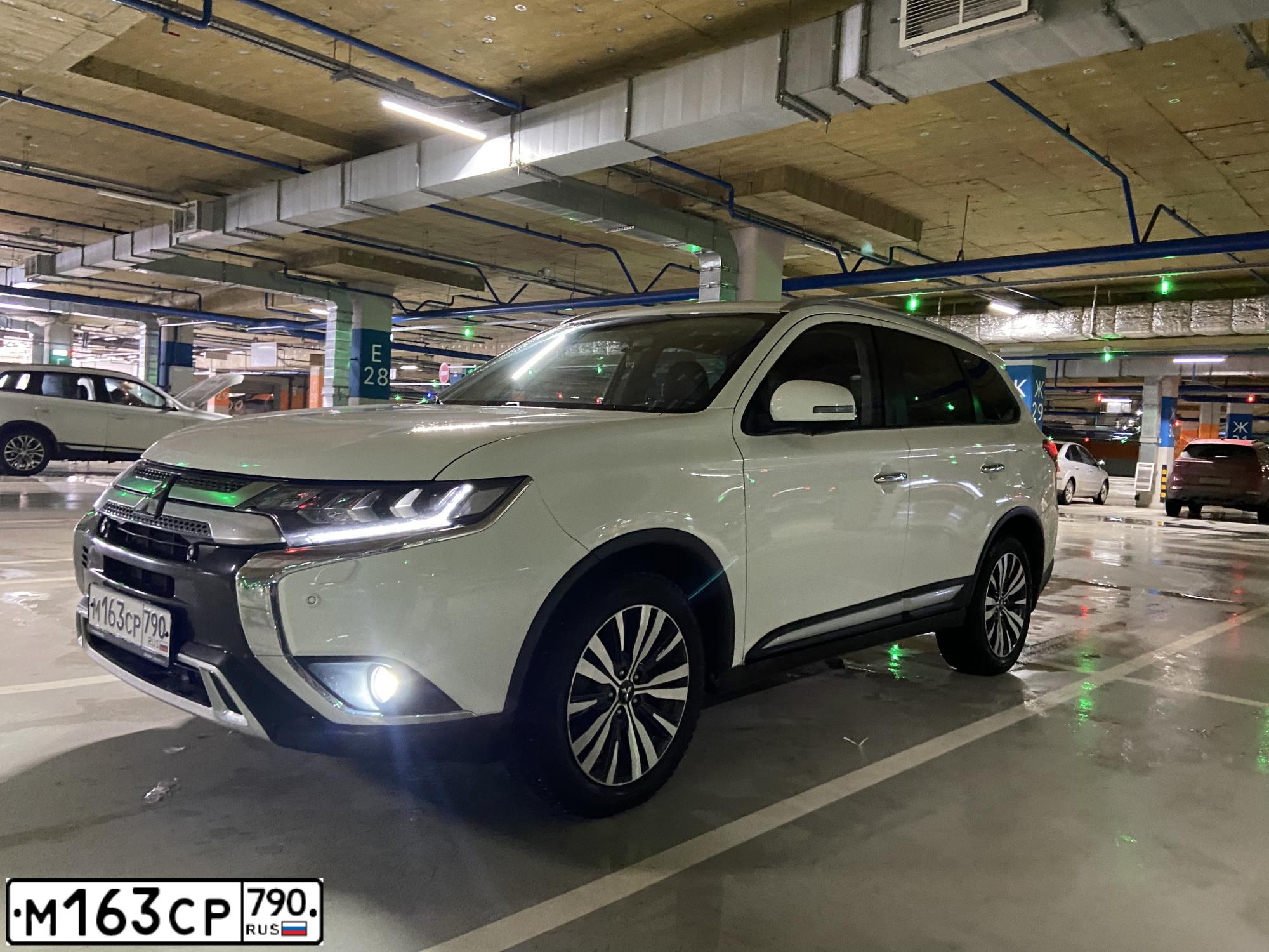 Фото автомобиля MITSUBISHI OUTLANDER, 2019 — госномер В188СН57. Цвет: Белый