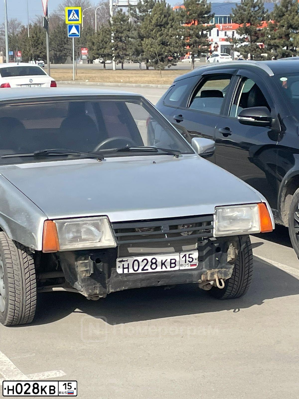 Фото автомобиля LADA 2109 SAMARA, 2003 — госномер О028КВ15. Цвет: СВЕТЛО-СЕРЕБ.МЕТАЛ.