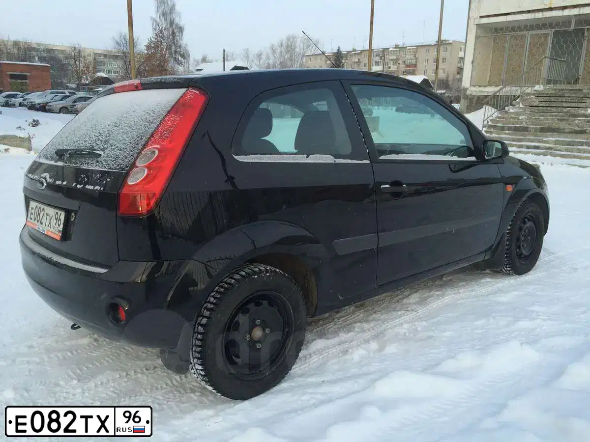 Фото автомобиля FORD FIESTA, 2007 — госномер О151КВ774. Цвет: ЧЕРНЫЙ
