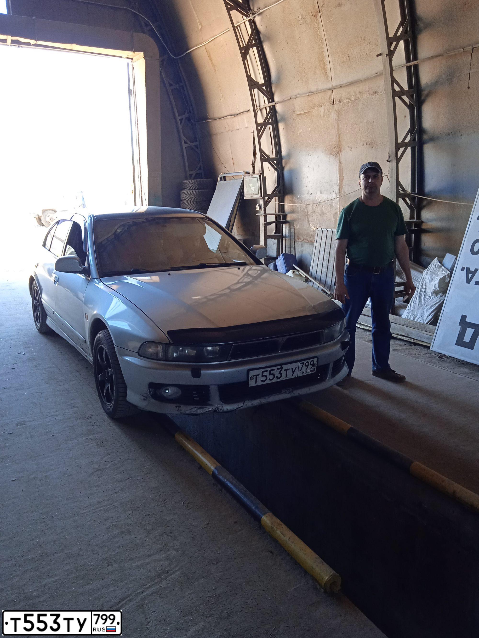 Фото автомобиля MITSUBISHI GALANT, 2000 — госномер В333РК152. Цвет: СВЕТЛО-СЕРЫЙ