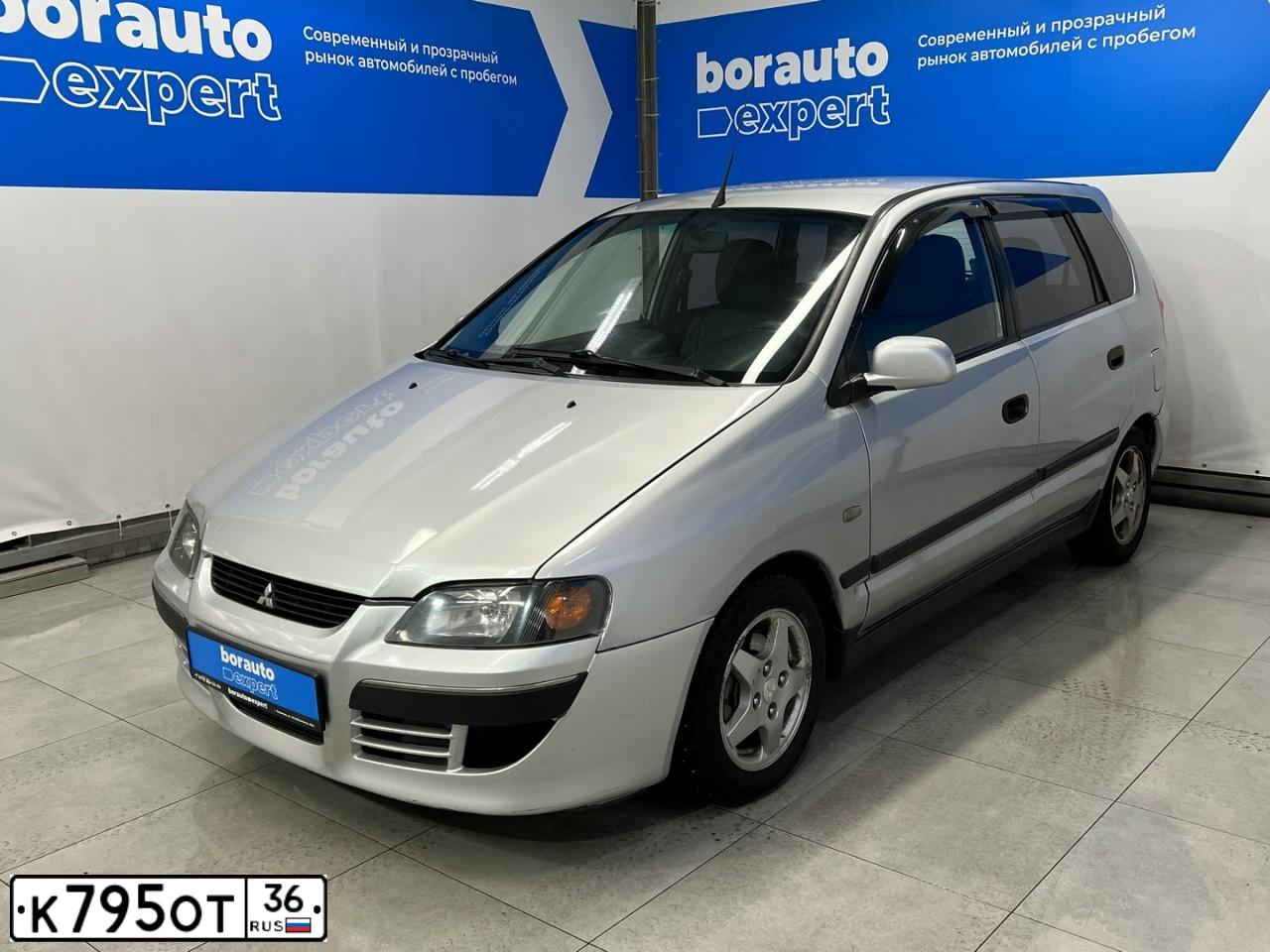 Фото автомобиля MITSUBISHI SPACE STAR, 2004 — госномер К795ОТ36. Цвет: Серебристый