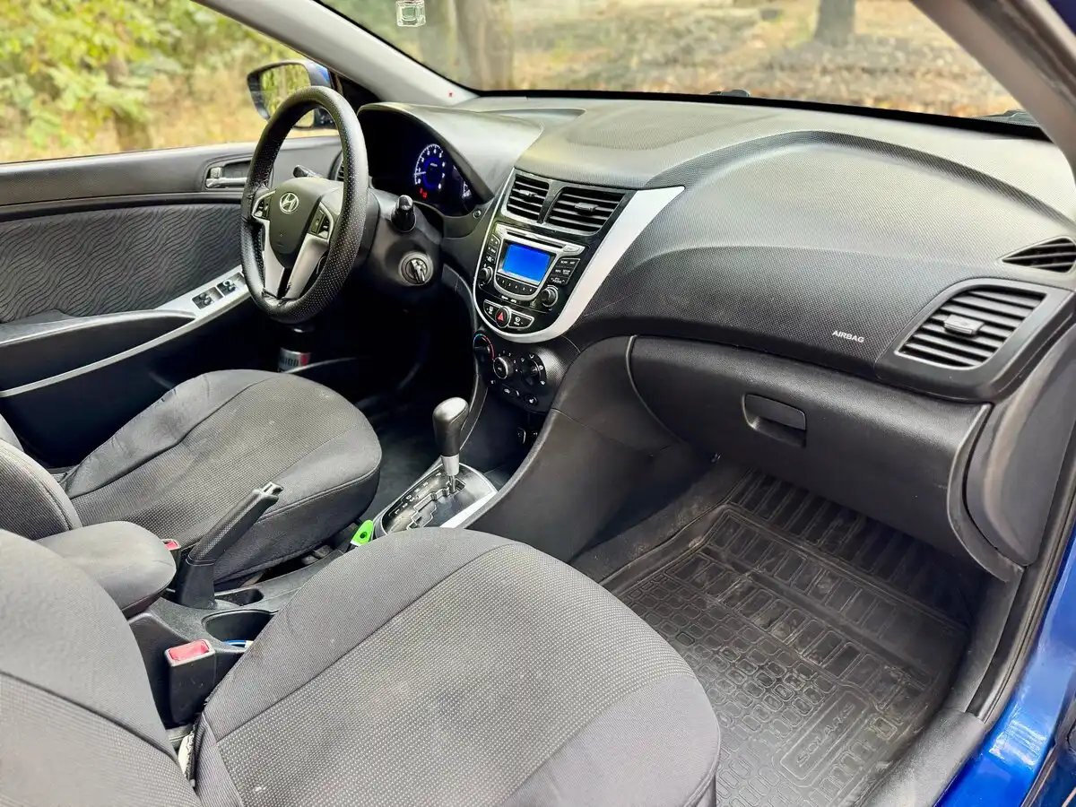 Фото автомобиля HYUNDAI SOLARIS, 2011 — госномер Р387ЕС46. Цвет: СИНИЙ ТЕМНЫЙ