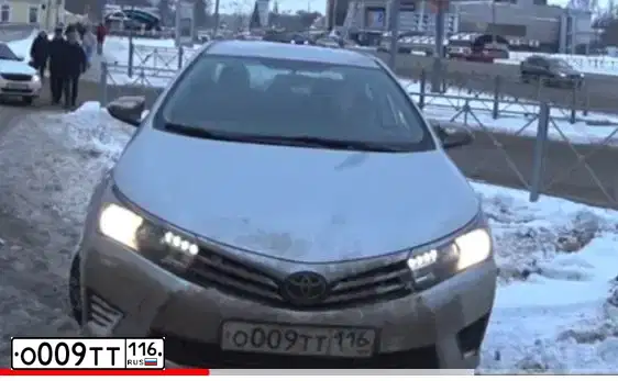 Фото автомобиля TOYOTA COROLLA, 2014 — госномер О009ТТ116. Цвет: серебристый