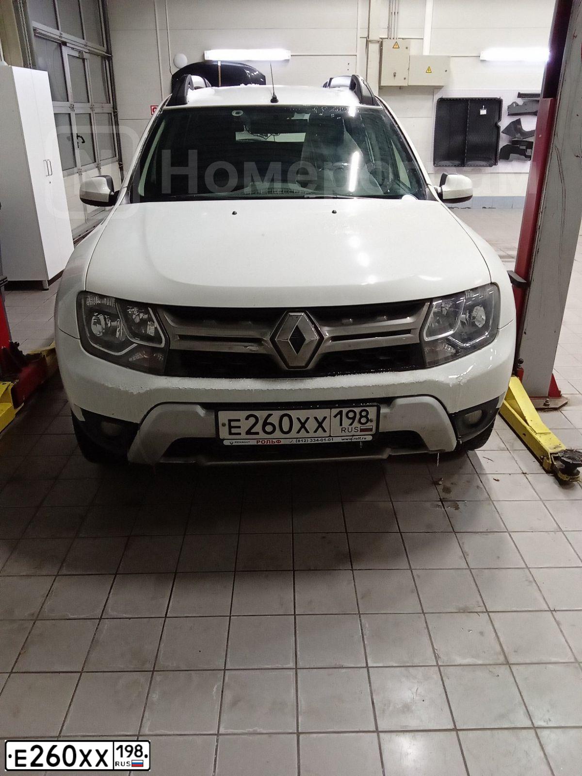 Фото автомобиля RENAULT DUSTER, 2020 — госномер Е260ХХ198. Цвет: Белый
