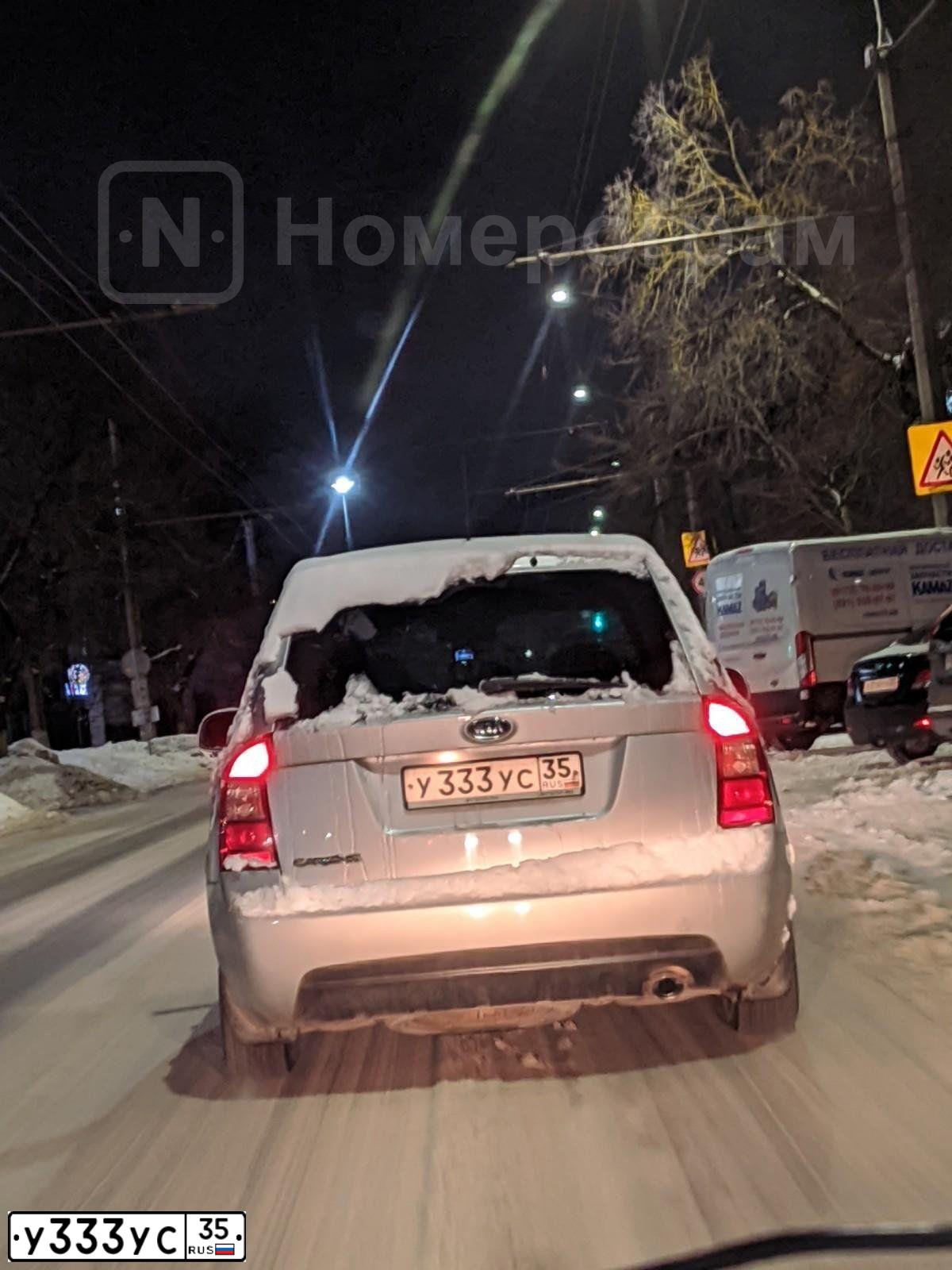 Фото автомобиля NISSAN MAXIMA, 2000 — госномер У333УС35. Цвет: синий