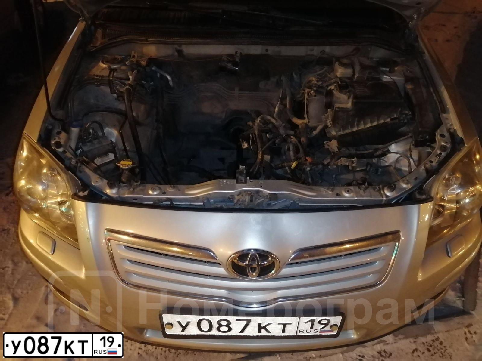 Фото автомобиля TOYOTA AVENSIS, 2006 — госномер М001РВ98. Цвет: СВЕТЛО-ОЛИВКОВЫЙ
