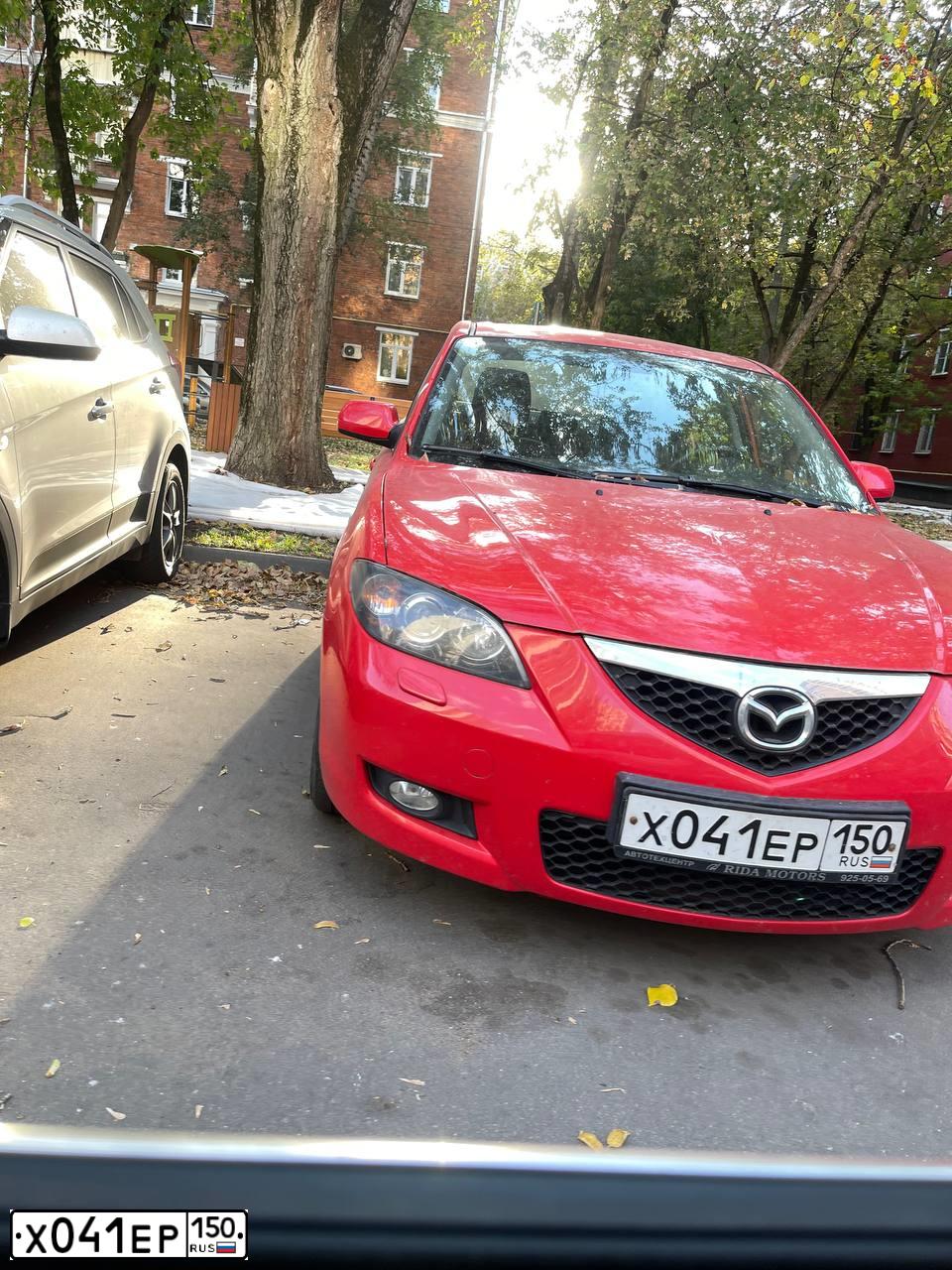 Фото автомобиля MAZDA 3, 2006 — госномер Х041ЕР150. Цвет: КРАСНЫЙ
