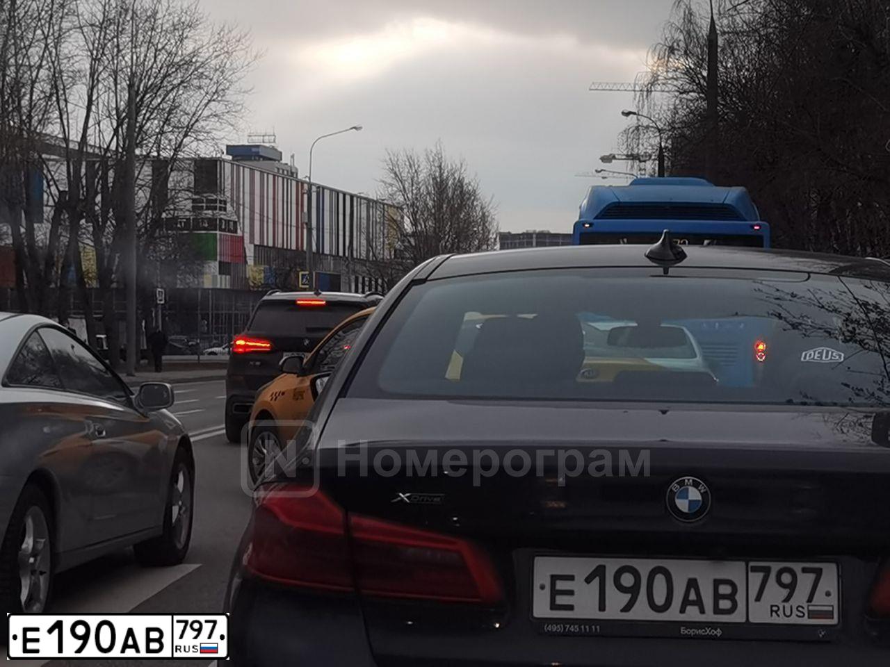 Фото автомобиля BMW SERIE 5, 2020 — госномер М444МК790. Цвет: ЧЕРНЫЙ