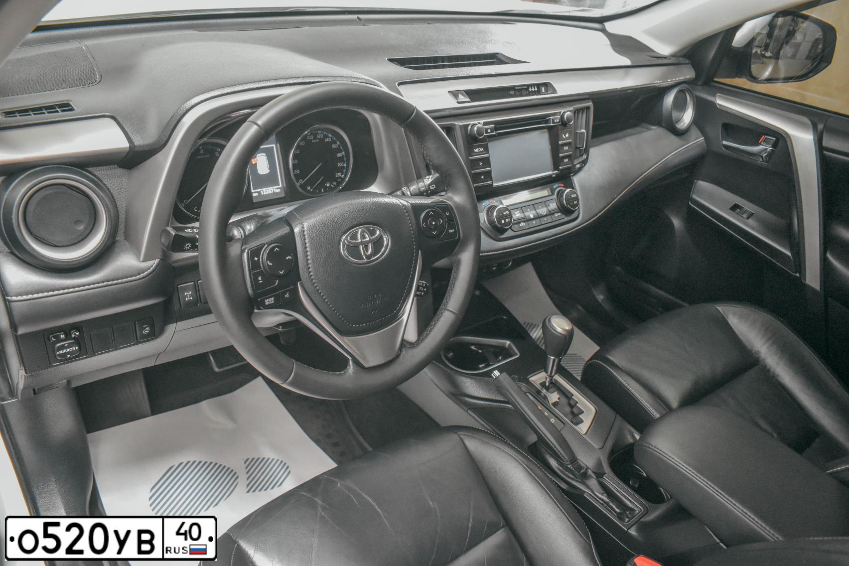 Фото автомобиля TOYOTA RAV4, 2016 — госномер У751АВ250