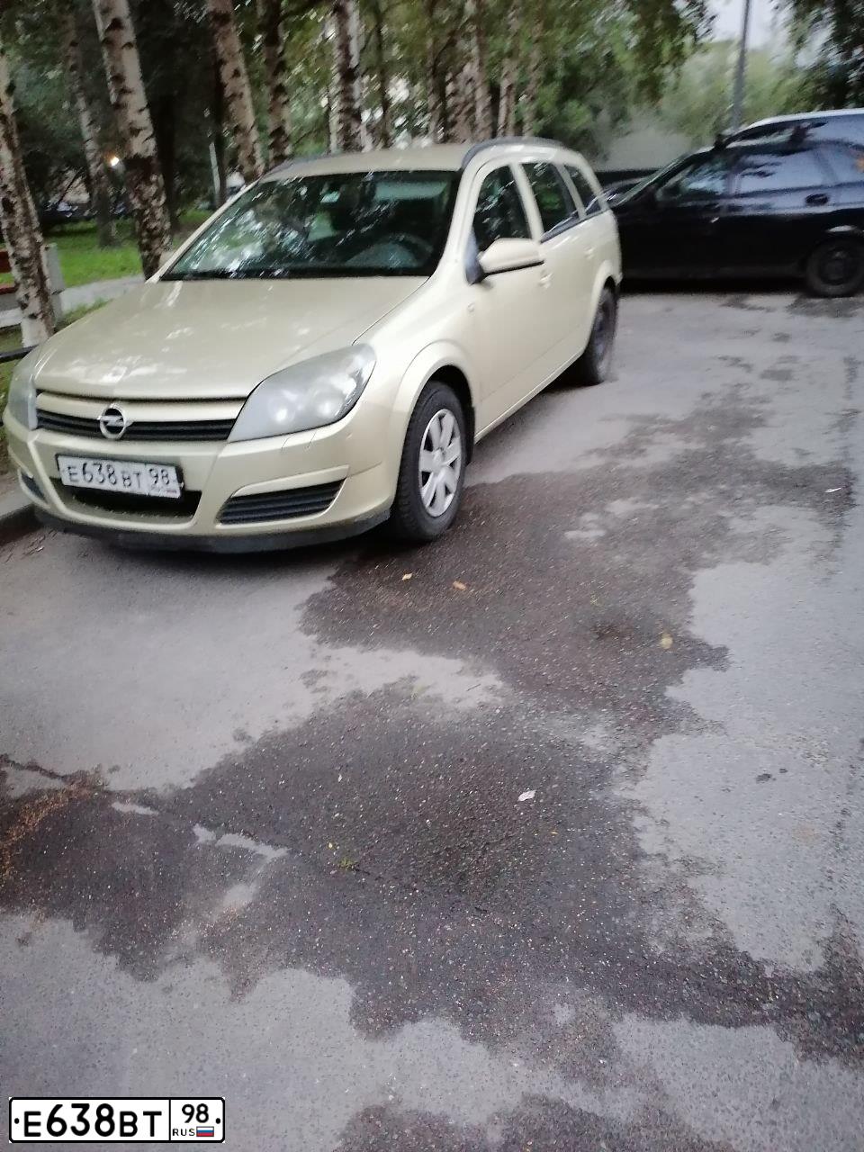 Фото автомобиля OPEL ASTRA, 2004 — госномер Е638ВТ98. Цвет: ЗОЛОТИСТЫЙ