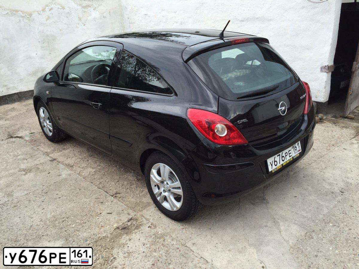 Фото автомобиля OPEL CORSA, 2007 — госномер В900РЕ82. Цвет: ЧЕРНЫЙ