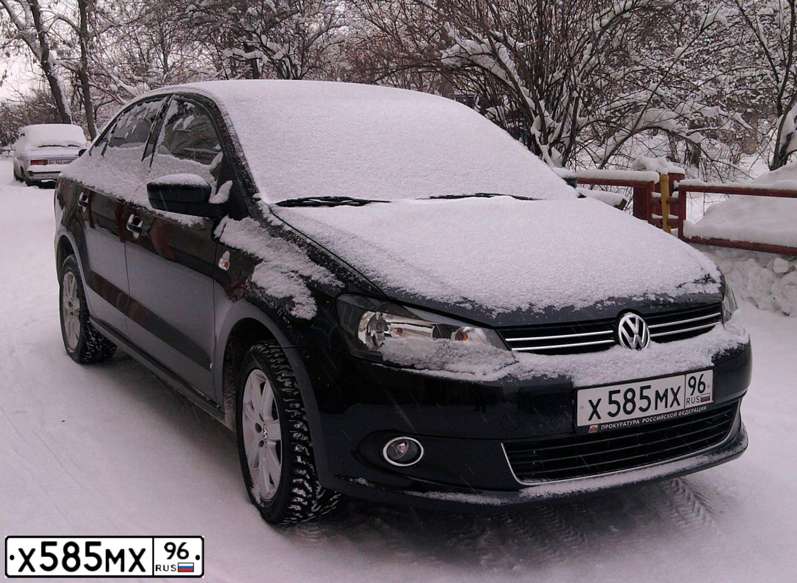 Фото автомобиля VOLKSWAGEN POLO, 2012 — госномер М442ОХ196. Цвет: ЧЕРНЫЙ