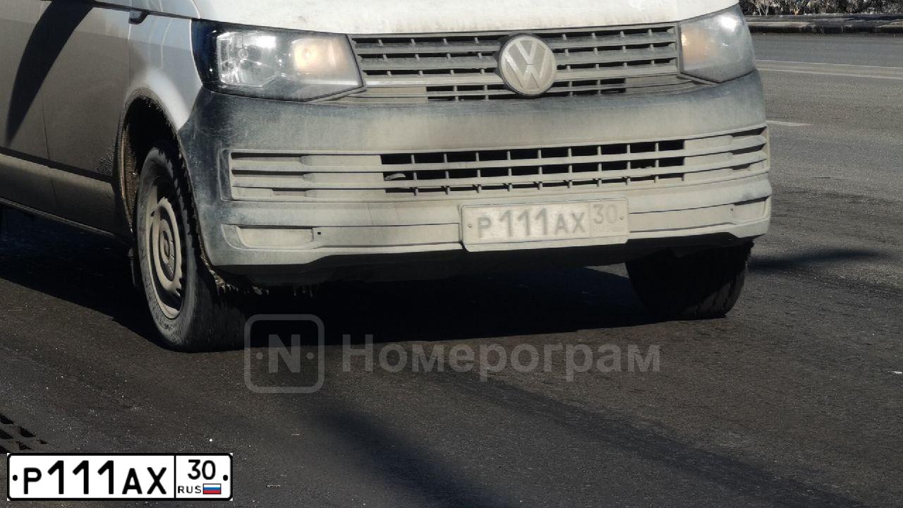Фото автомобиля FORD FOCUS, 2011 — госномер М110ЕХ30. Цвет: Белый