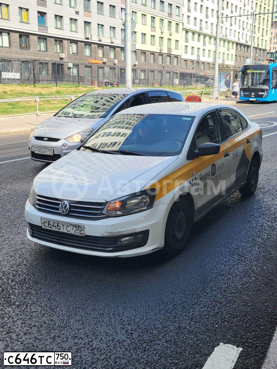 Фото автомобиля VOLKSWAGEN POLO, 2018 — госномер С646ТС750. Цвет: БЕЛЫЙ ЖЕЛТЫЙ СЕРЫЙ