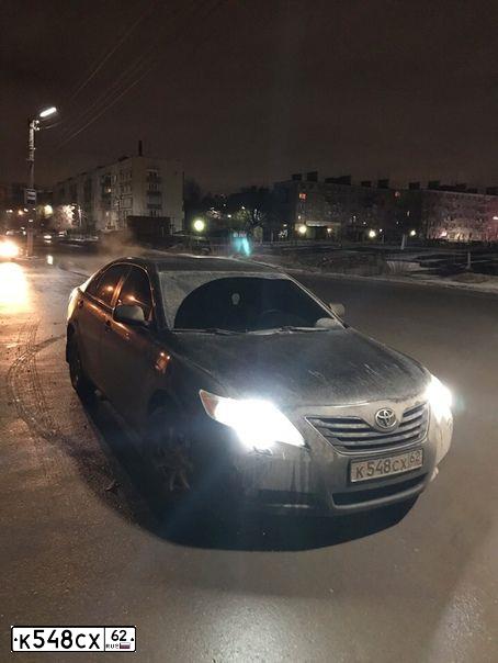 Фото автомобиля TOYOTA CAMRY, 2008 — госномер К452УК154. Цвет: ЧЕРНЫЙ