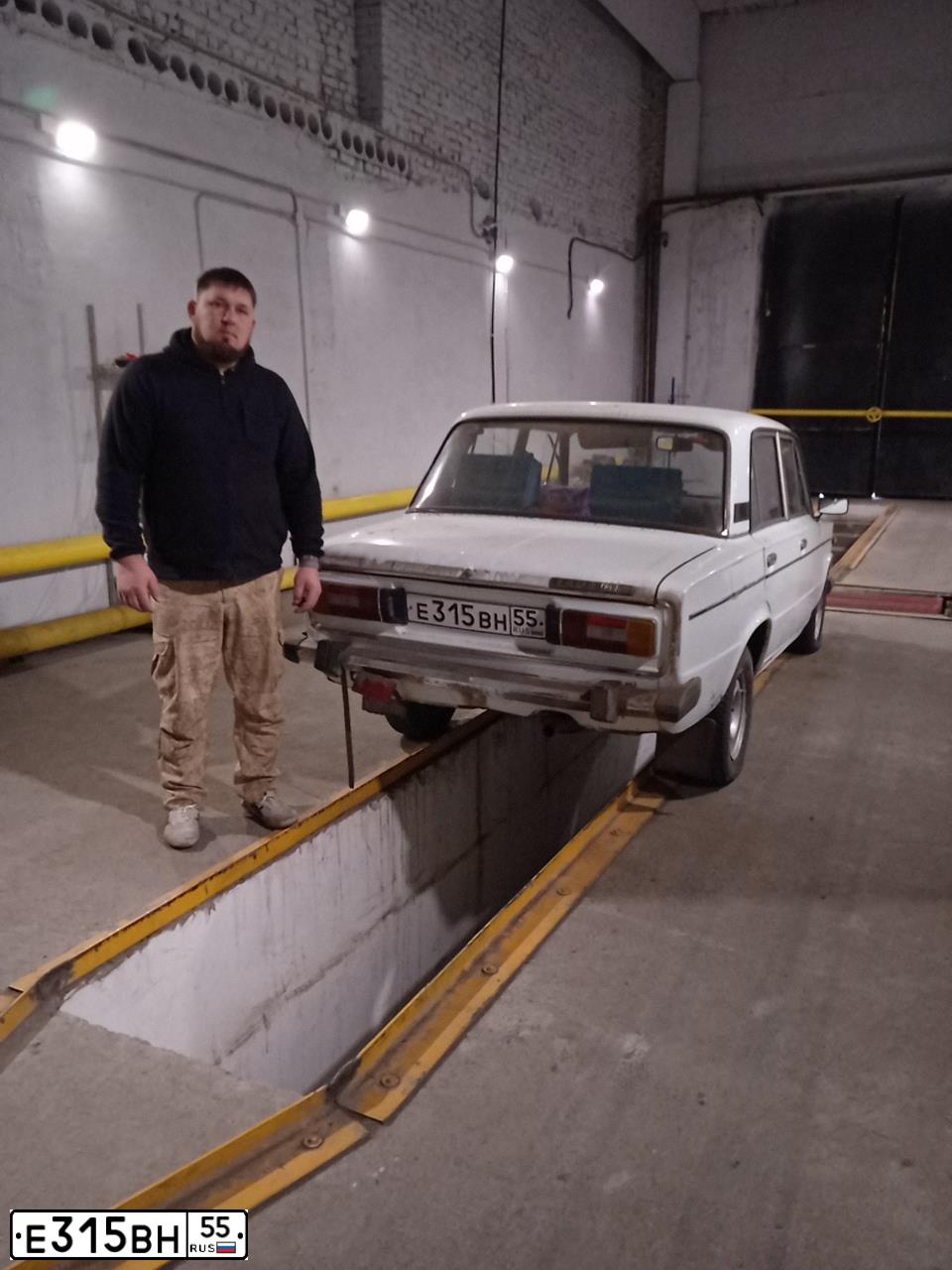 Фото автомобиля LADA 2106, 1989 — госномер Е315ВН55. Цвет: Белый