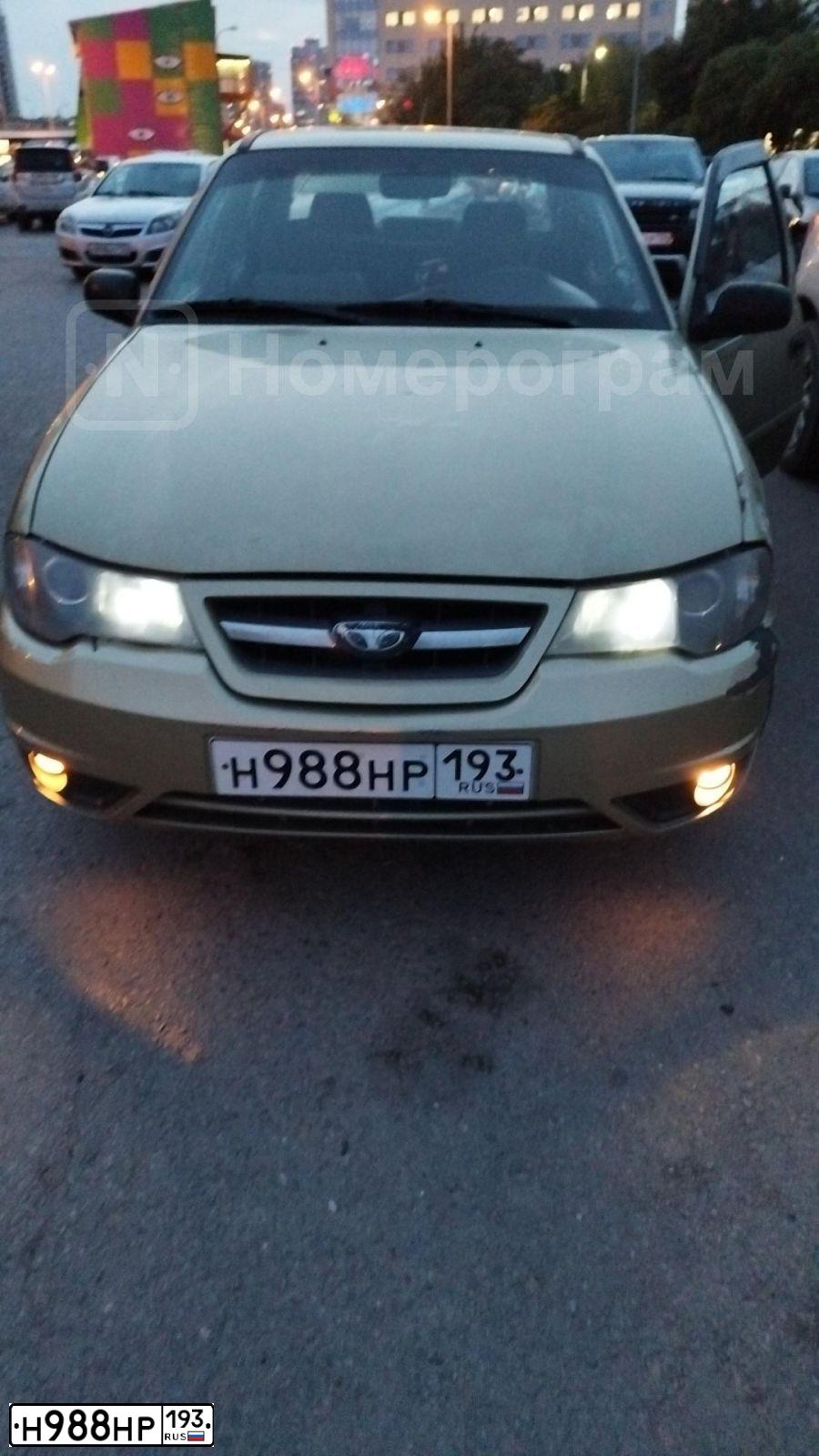 Фото автомобиля ДЭУ NEXIA, 2011 — госномер С767РР05. Цвет: ПЕСОЧНО-БЕЖЕВЫЙ