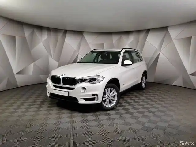 Фото автомобиля BMW X5, 2016 — госномер Х736РР799. Цвет: БЕЛЫЙ МЕТАЛЛИК