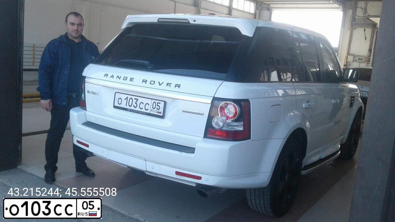 Фото автомобиля LANDROVER RANGE ROVER SPORT, 2012 — госномер О077ОА05. Цвет: ЯРКО-БЕЛЫЙ